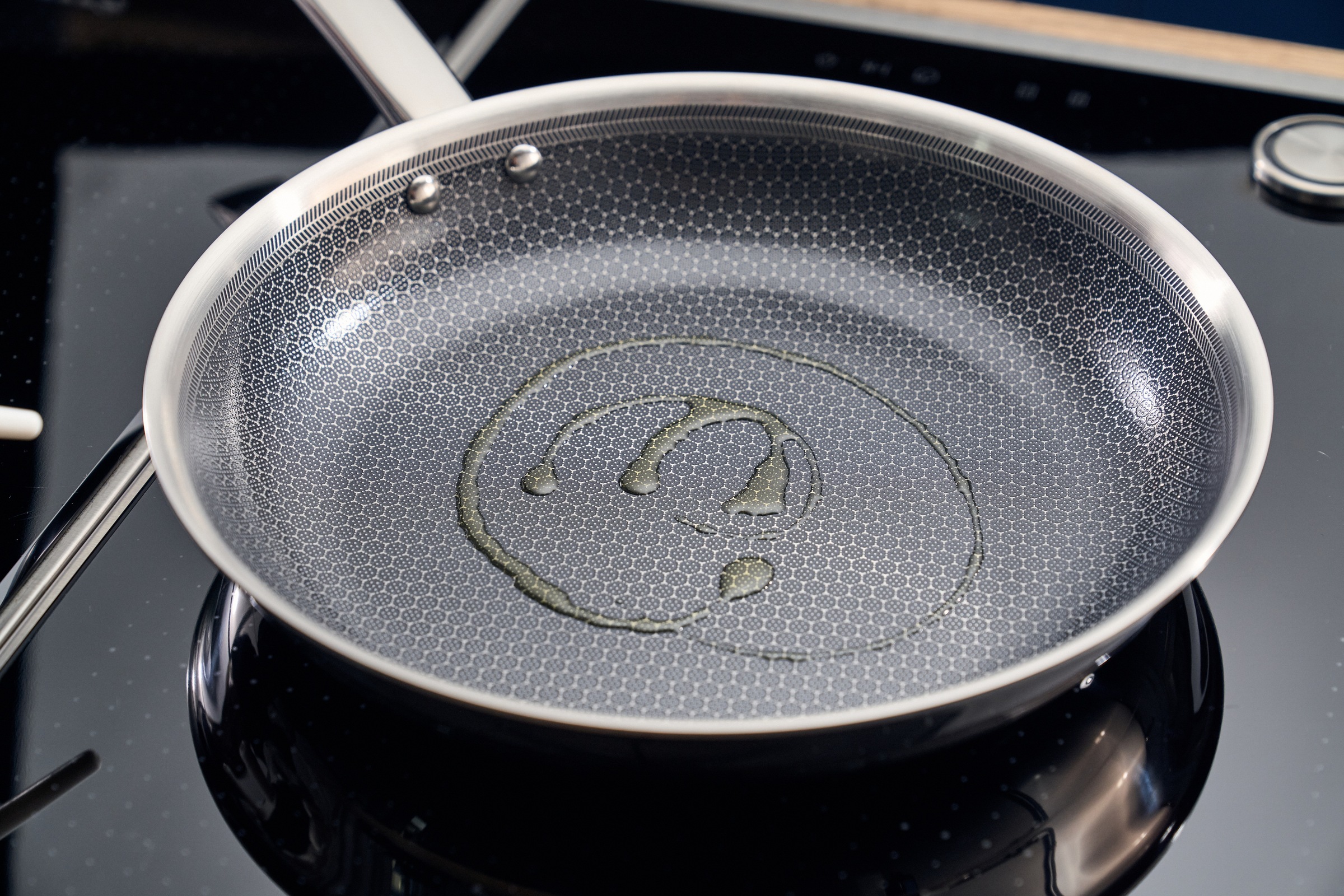 HENCKELS by ZWILLING Bratpfanne »Valley« Edelstahl 1 tlg. Keramikbeschichtung, Soft-Touch-Griffe, fettarmes Braten, Edelstahl