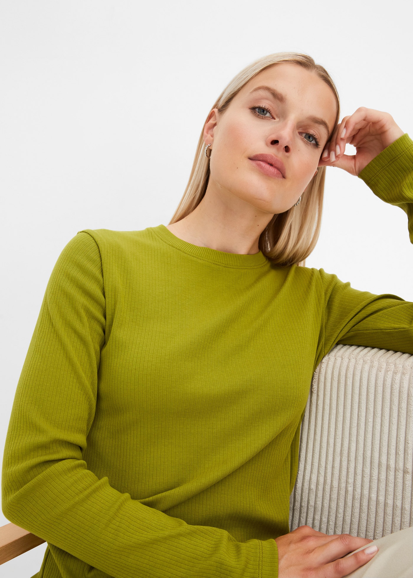 bonprix Langarmshirt »Geripptes Langarmshirt aus reiner Baumwolle« Slim fit Passform, ohne Kragen, aus reiner Baumwolle, unifarben