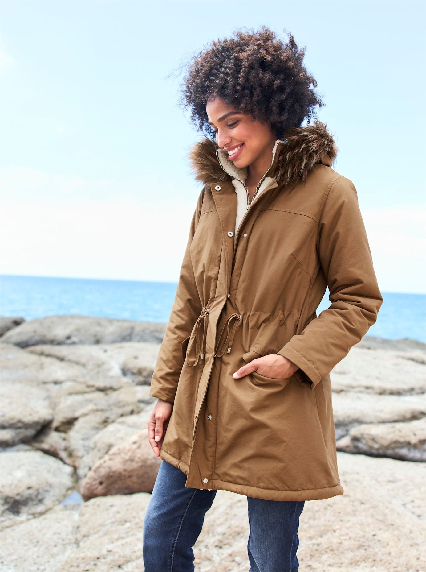 Outdoorjacke, mit Kapuze