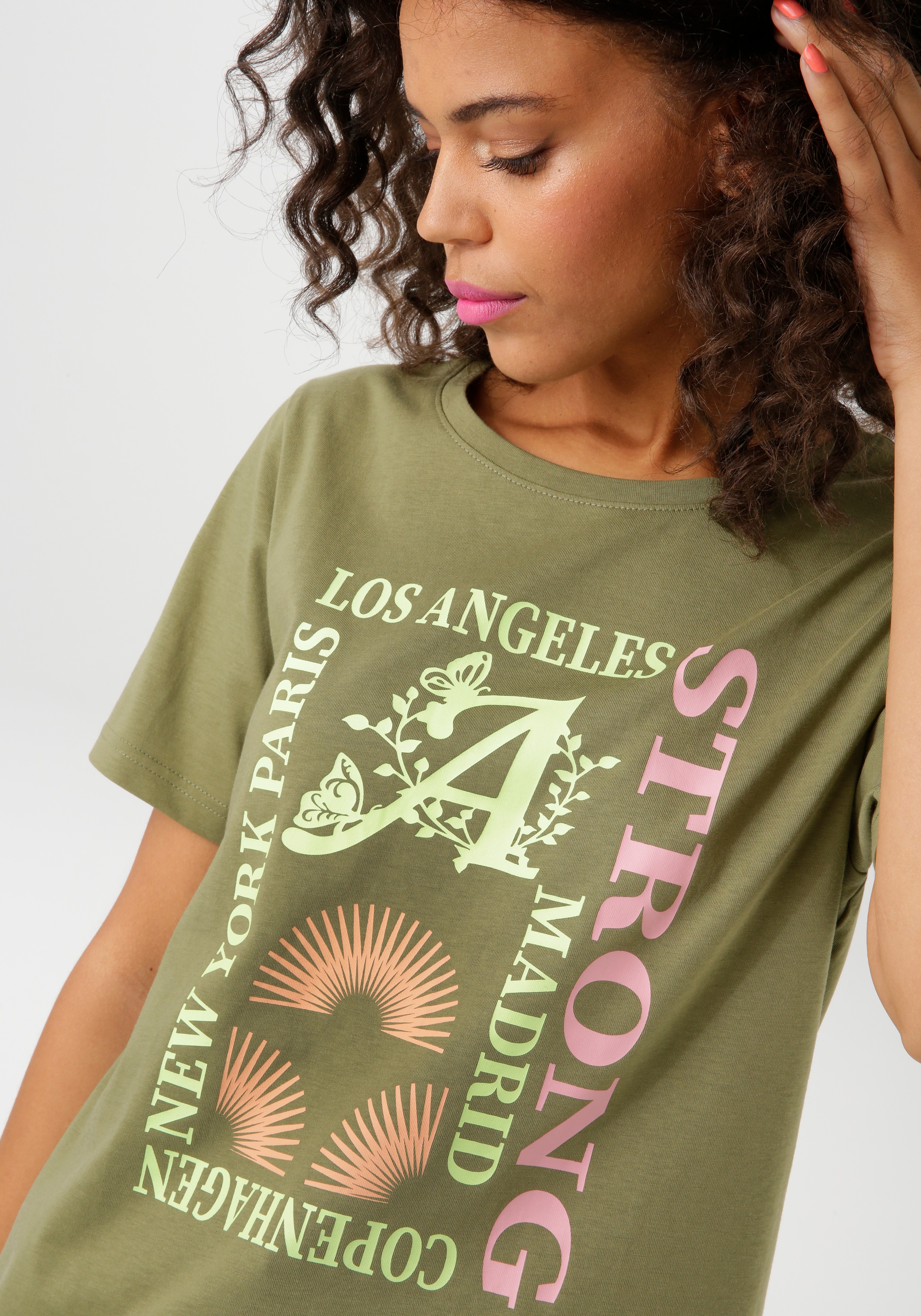 Aniston CASUAL T-Shirt, mit farbharmonischen Frontprint aus Foliendruck