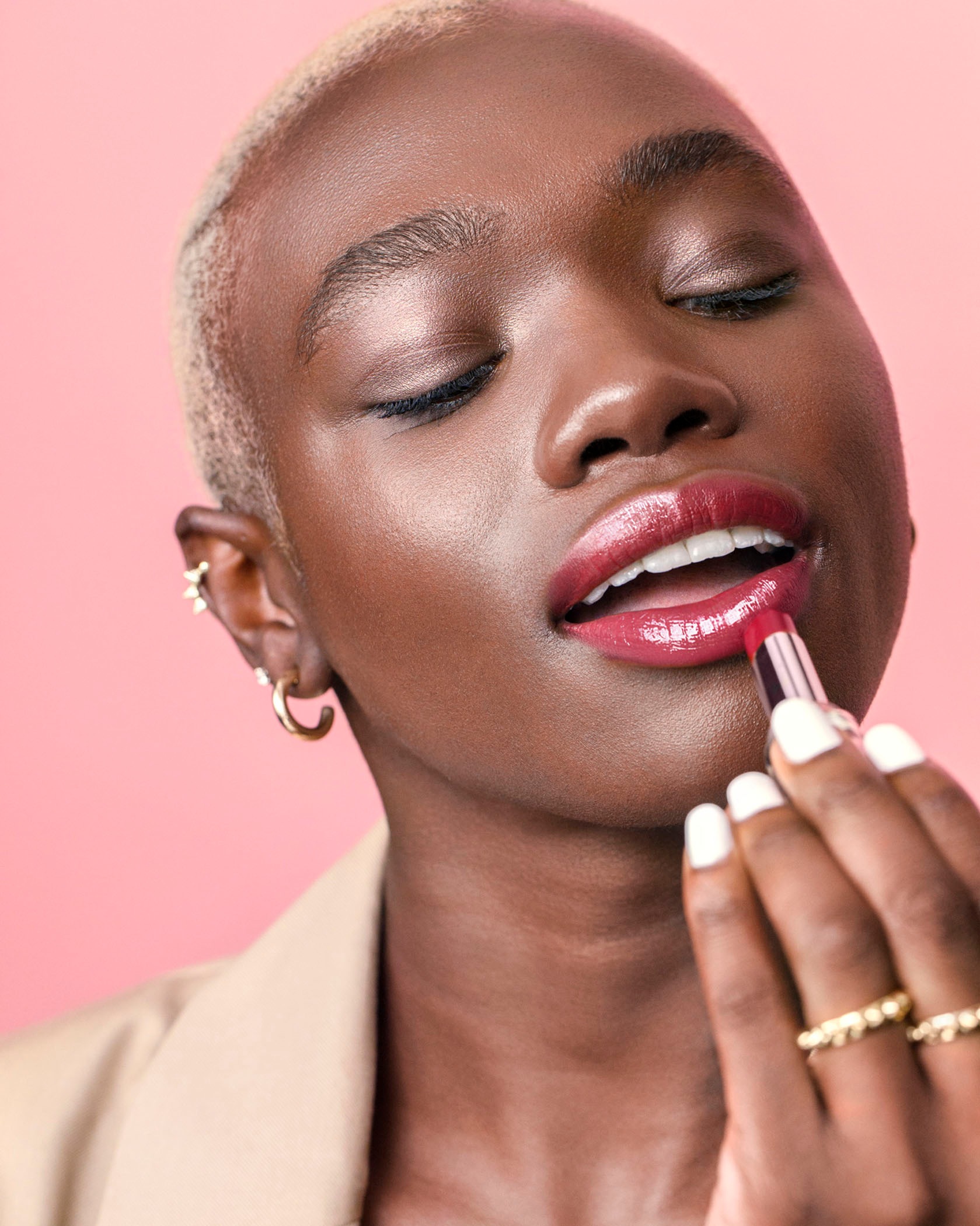 L'ORÉAL PARIS Lippenstift »Color Riche Glow Paradise«, mit natürlichen Inhaltstoffen