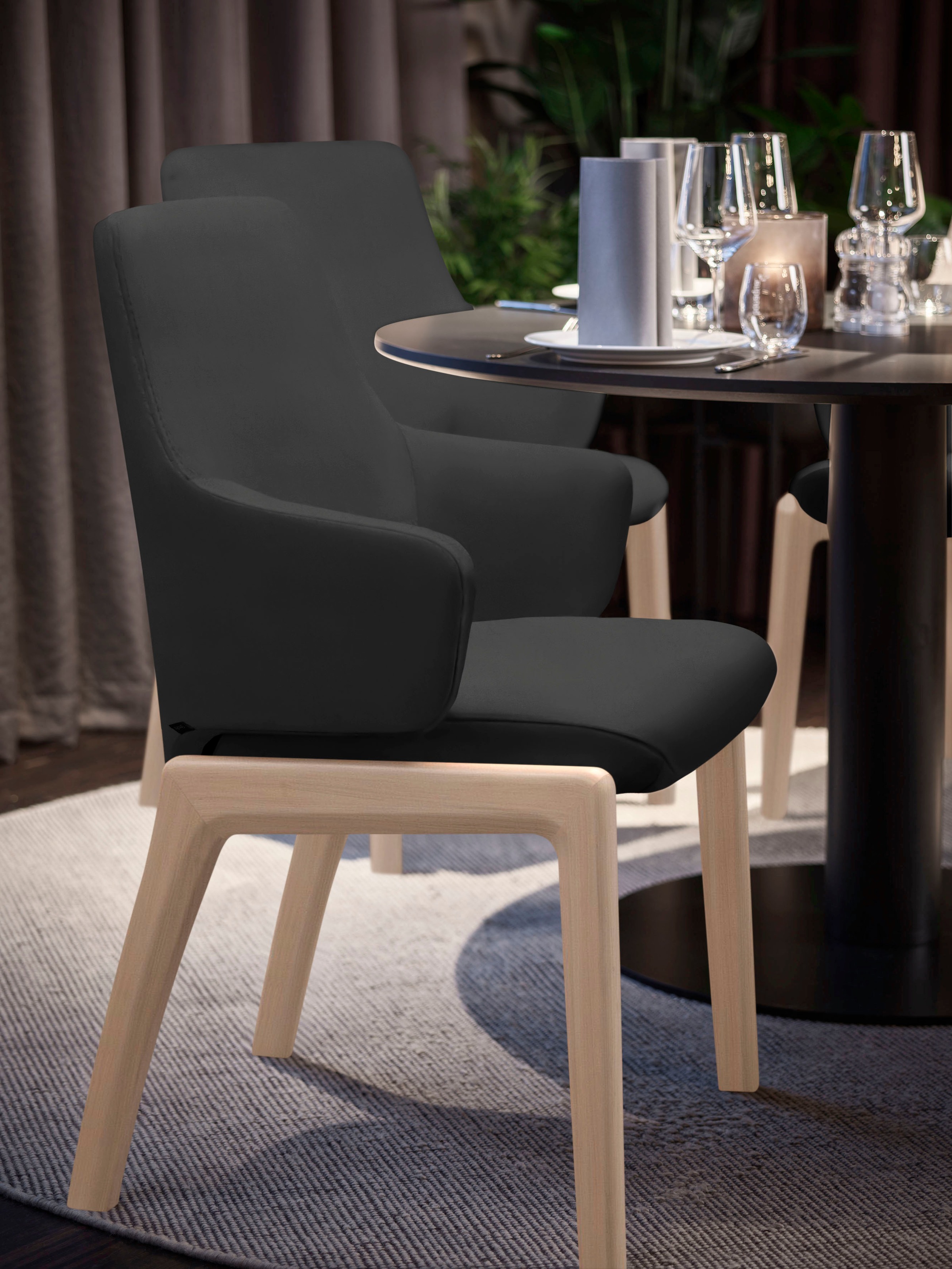 Stressless® Polsterstuhl »Laurel«, Microfaser DINAMICA, Low Back mit Armlehne, Größe L, mit abgerundeten Beinen in Schwarz