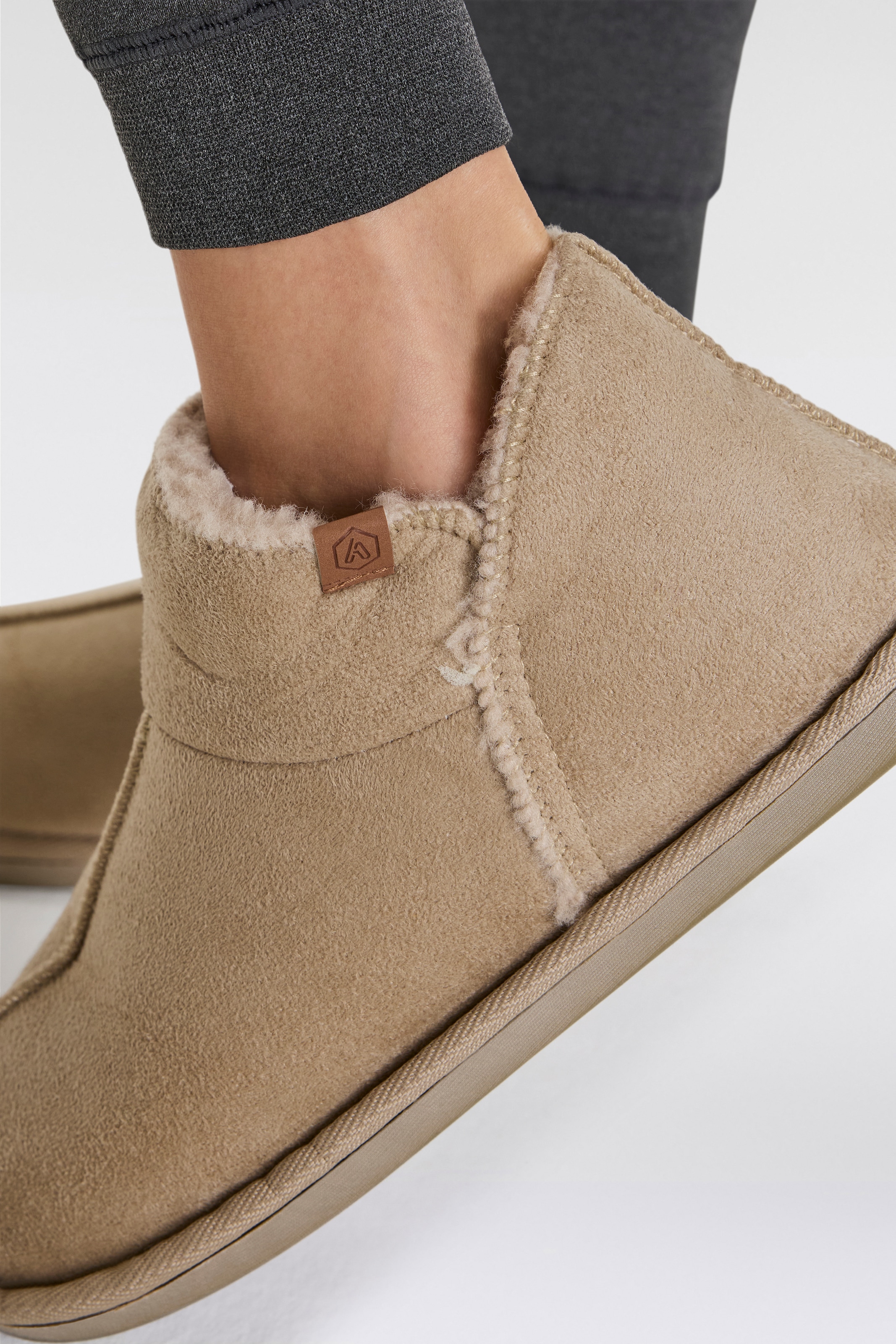 Apollo Hausschuh »LADIES HOME BOOTS SUEDE«, mit Logoprägung und kuscheligen, wärmenden Innenfutter