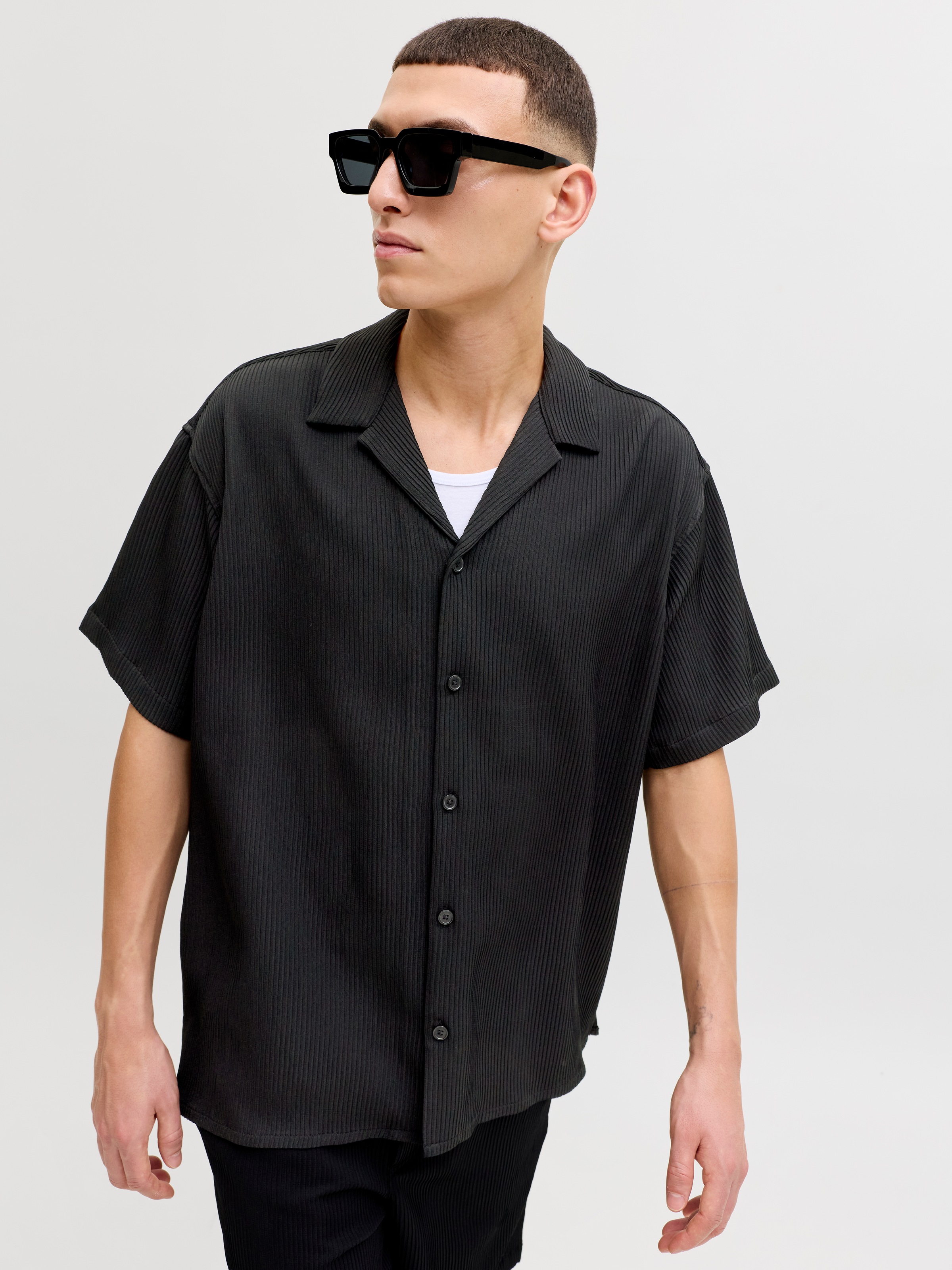Jack & Jones Kurzarmhemd »JJEHARRISON RESORT SHIRT SS SN« Materialmix mit Stretch, loose fit