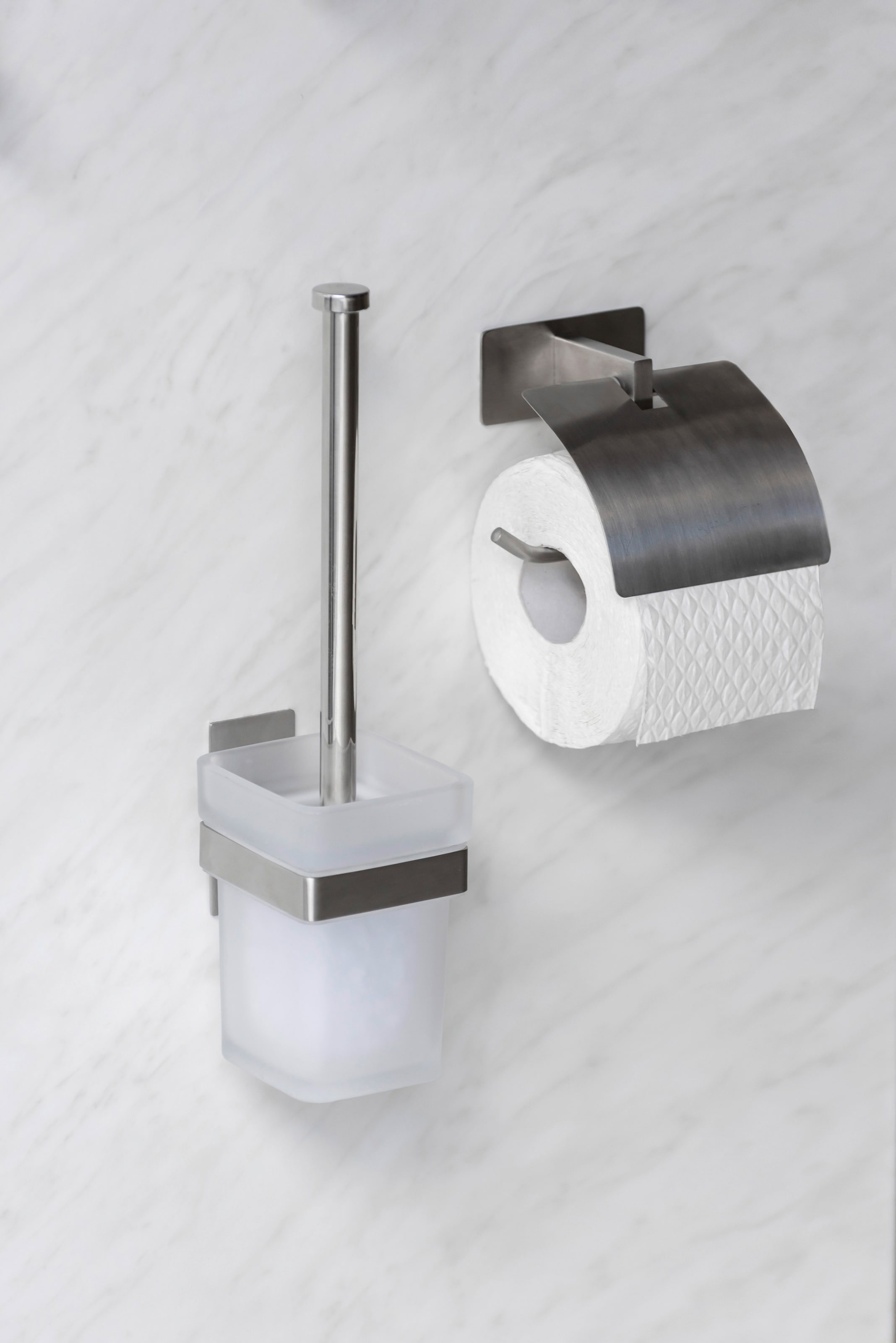 WENKO WC-Garnitur »Turbo-Loc® Genova«, aus Edelstahl-Glas, matt, mit abnehmbaren Behälter, mit Turbo-Loc Befestigung