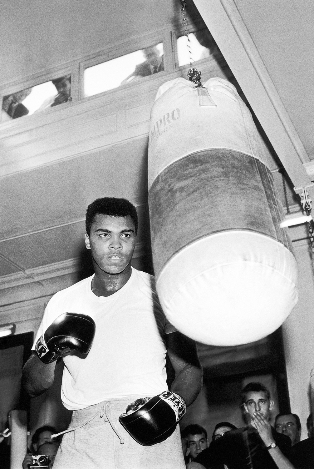 queence Acrylglasbild »Muhammad Ali - The Fight«, Schwarz-Weiß-Mann-Stars-Foto-Film-Filmfiguren-Filmszene, Fine Art-Print in Galeriequalität