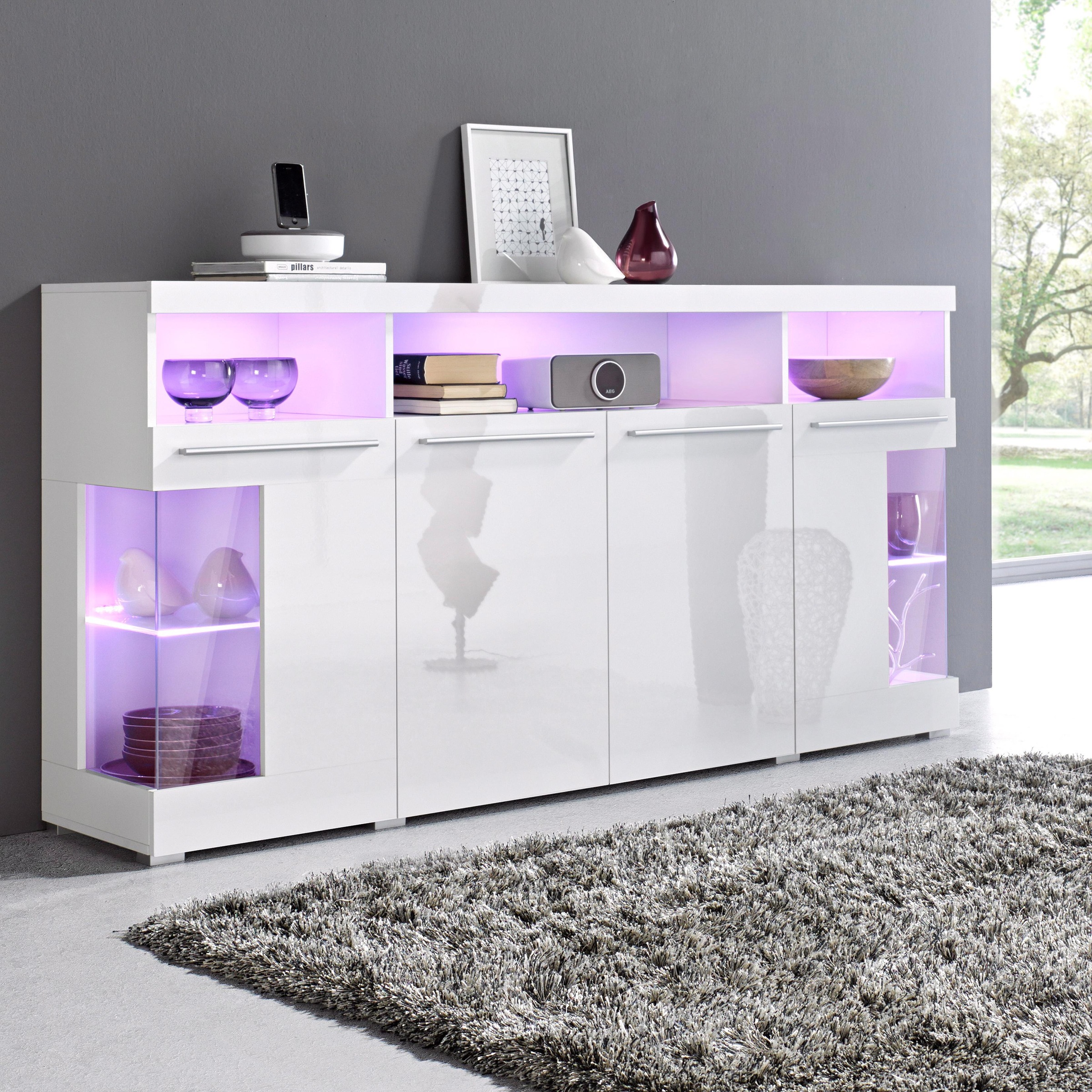 Featured image of post Sideboard Weiss Hochglanz Bei Otto Hinter zwei t ren und in vier schubk sten werden sie reichlich stauraum f r ihre utensilien finden