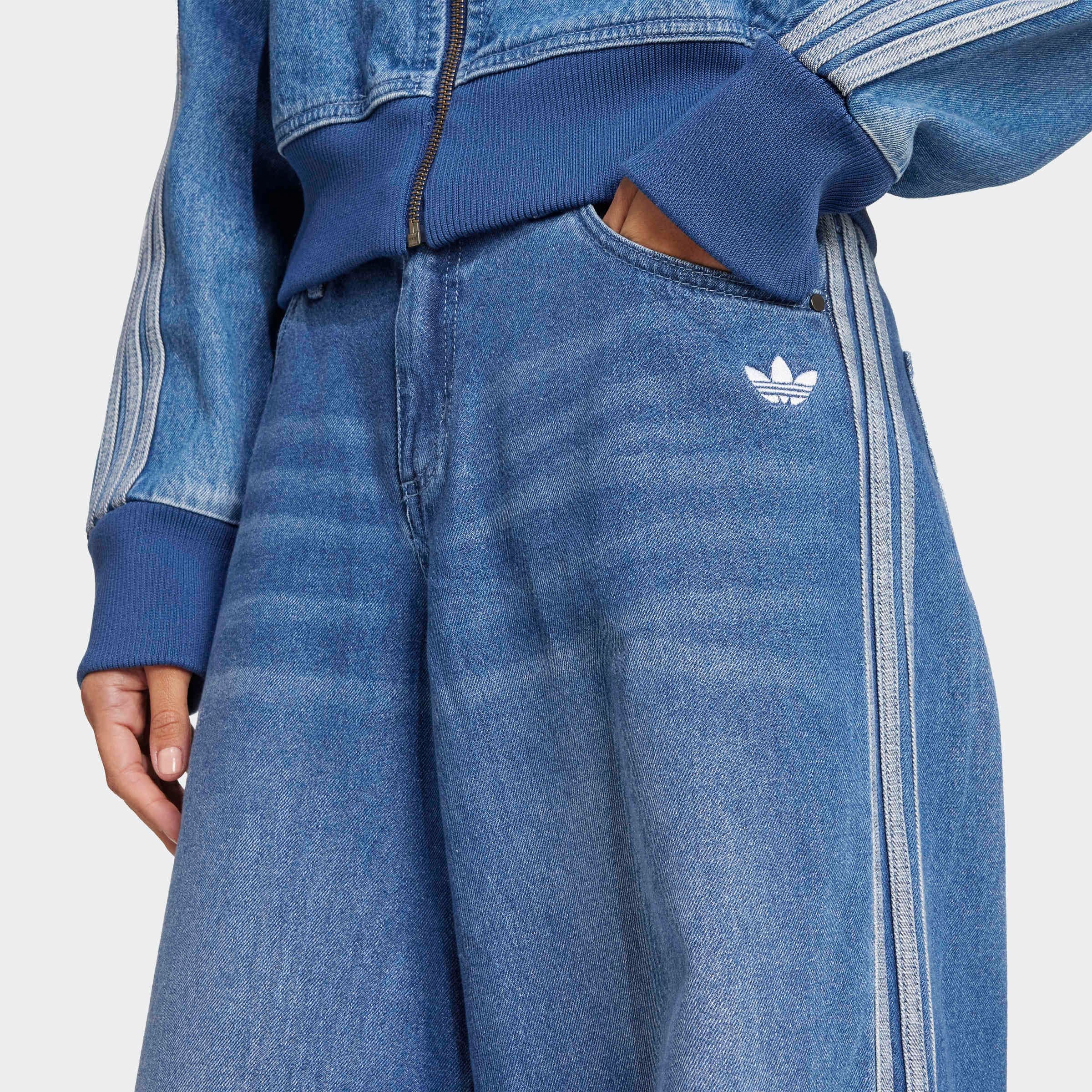 adidas Originals Sporthose »ADICOLOR DENIM ADILENIUM«  inspirierte 90er-Jahre-Mode, sportlicher Stil, aus Baumwolle