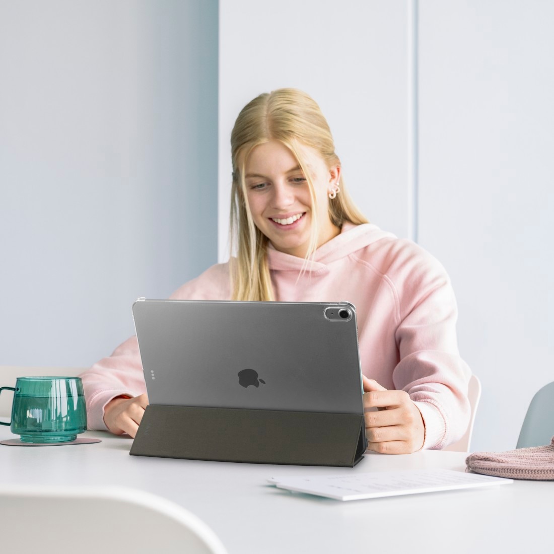 Hama Tablet-Hülle »Tablet-Hülle mit Standfunktion für iPad Air 10.9“ und 11“, schwarz« iPad | iPad Air 11" (2024/2025) Magnetischer Deckel, Standfunktion, transparente Rückseite, leicht