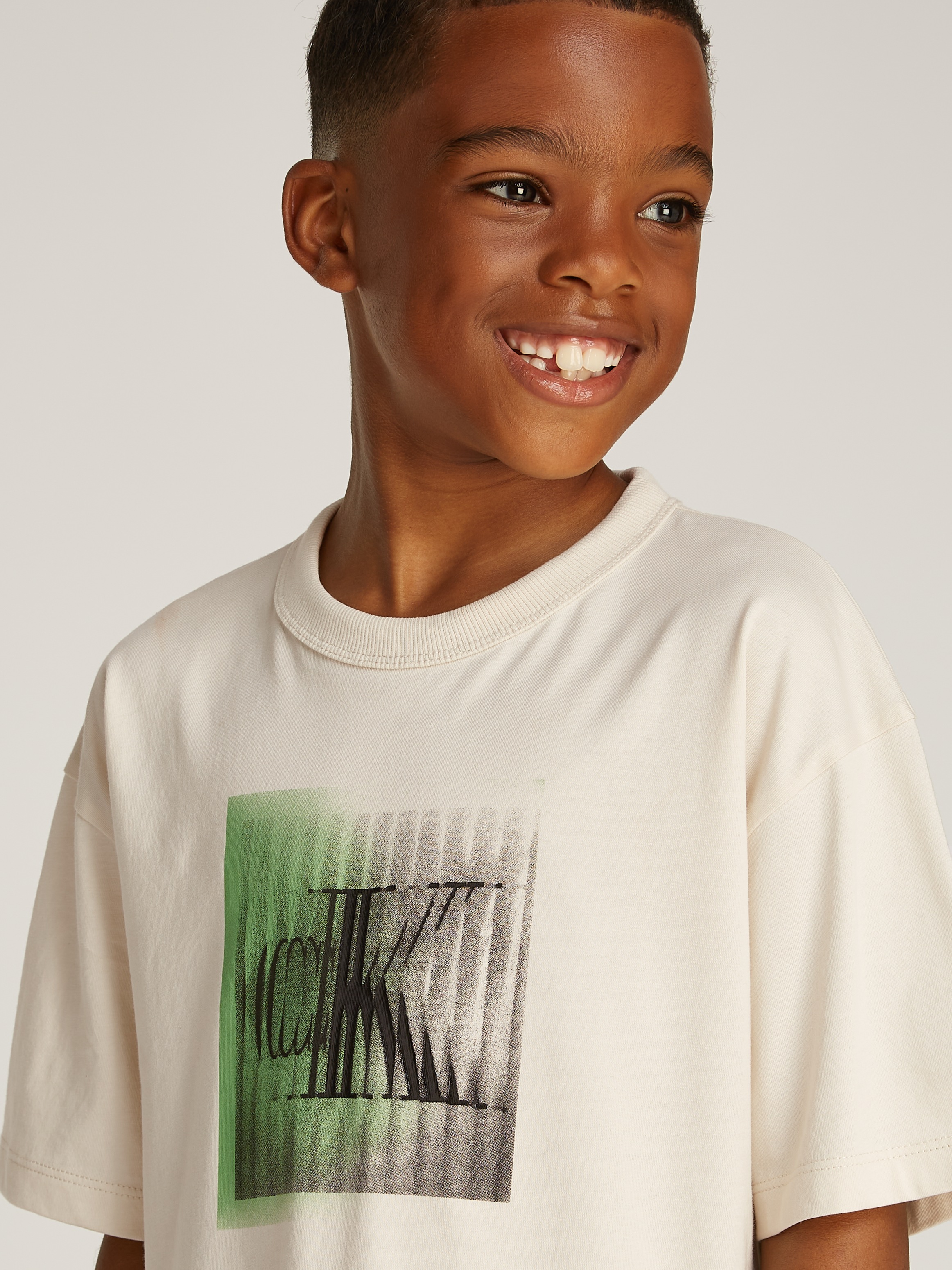 Calvin Klein Jeans Rundhalsshirt »LARGE SHIFTED CK SS T-SHIRT«, für Kinder bis 16 Jahre mit Logoprägung