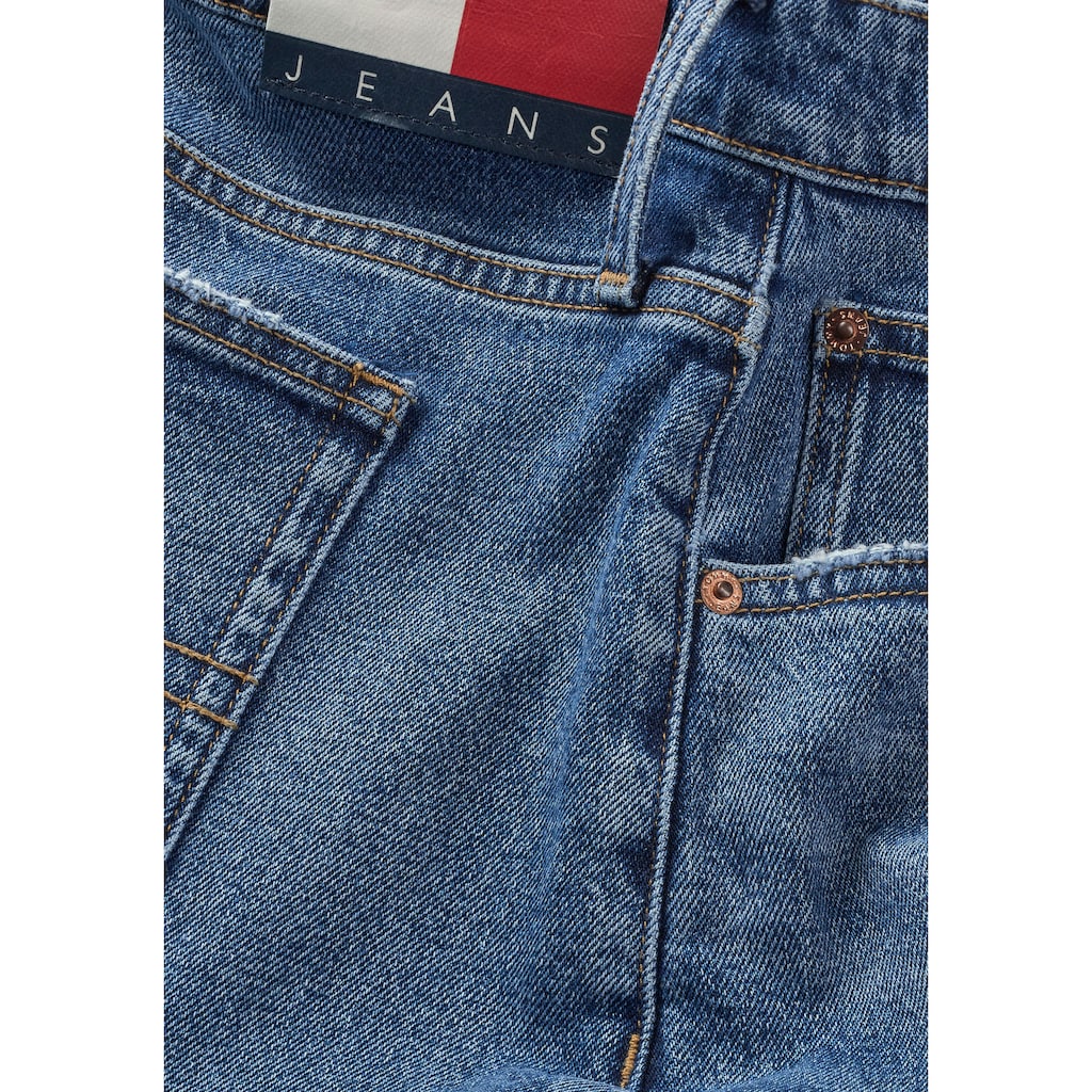 Tommy Jeans Curve Jeansrock »CRV MOM UH SKIRT AH6158«, Webrock mit Logostickerei