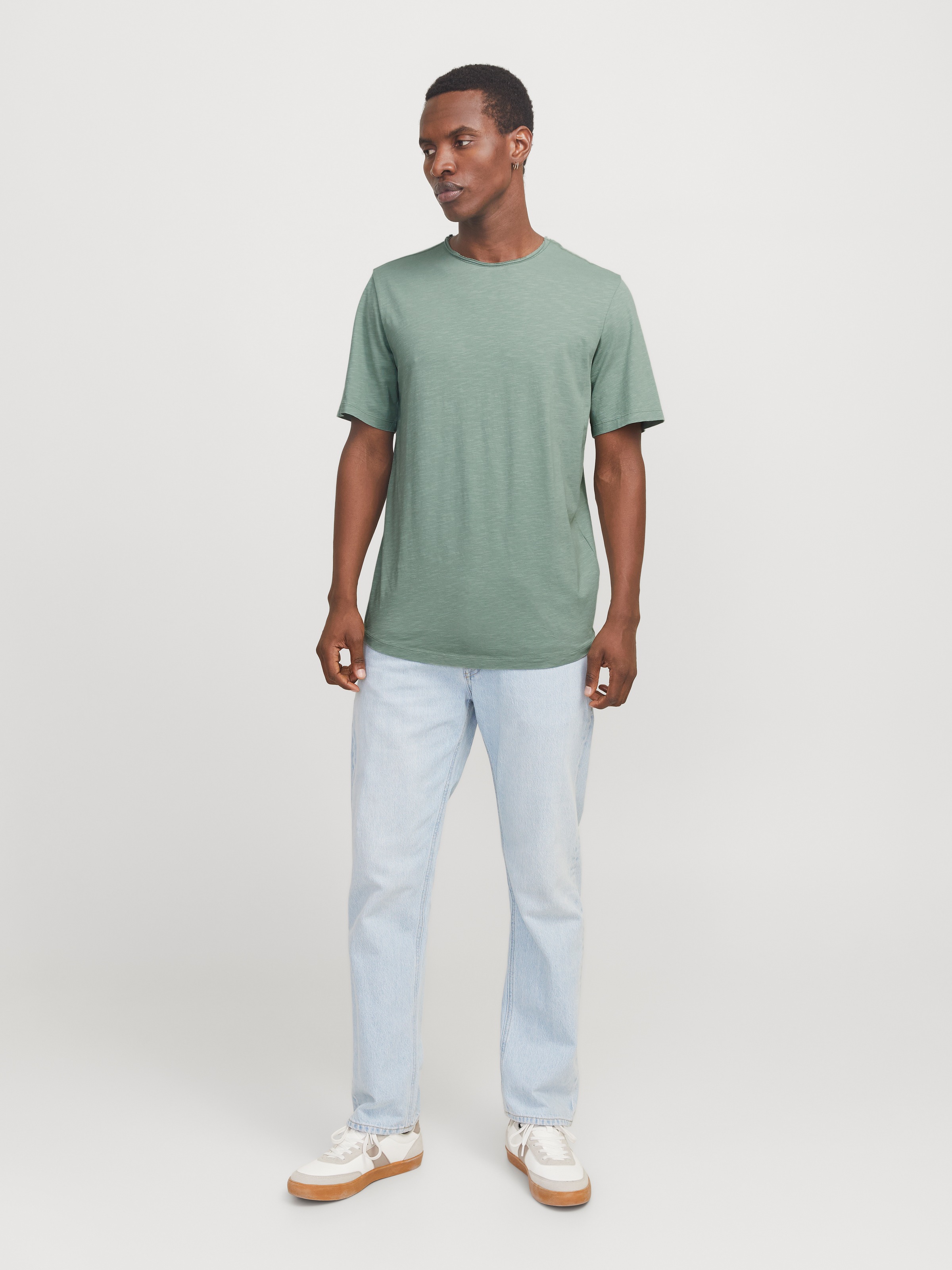 Jack & Jones Rundhalsshirt »JJEBASHER TEE O-NECK SS NOOS«, mit Rundhalsausschnitt