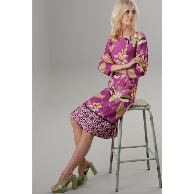 aufgedruckter im Jerseykleid, bei mit online Aniston Retro-Muster Bordüre OTTO SELECTED