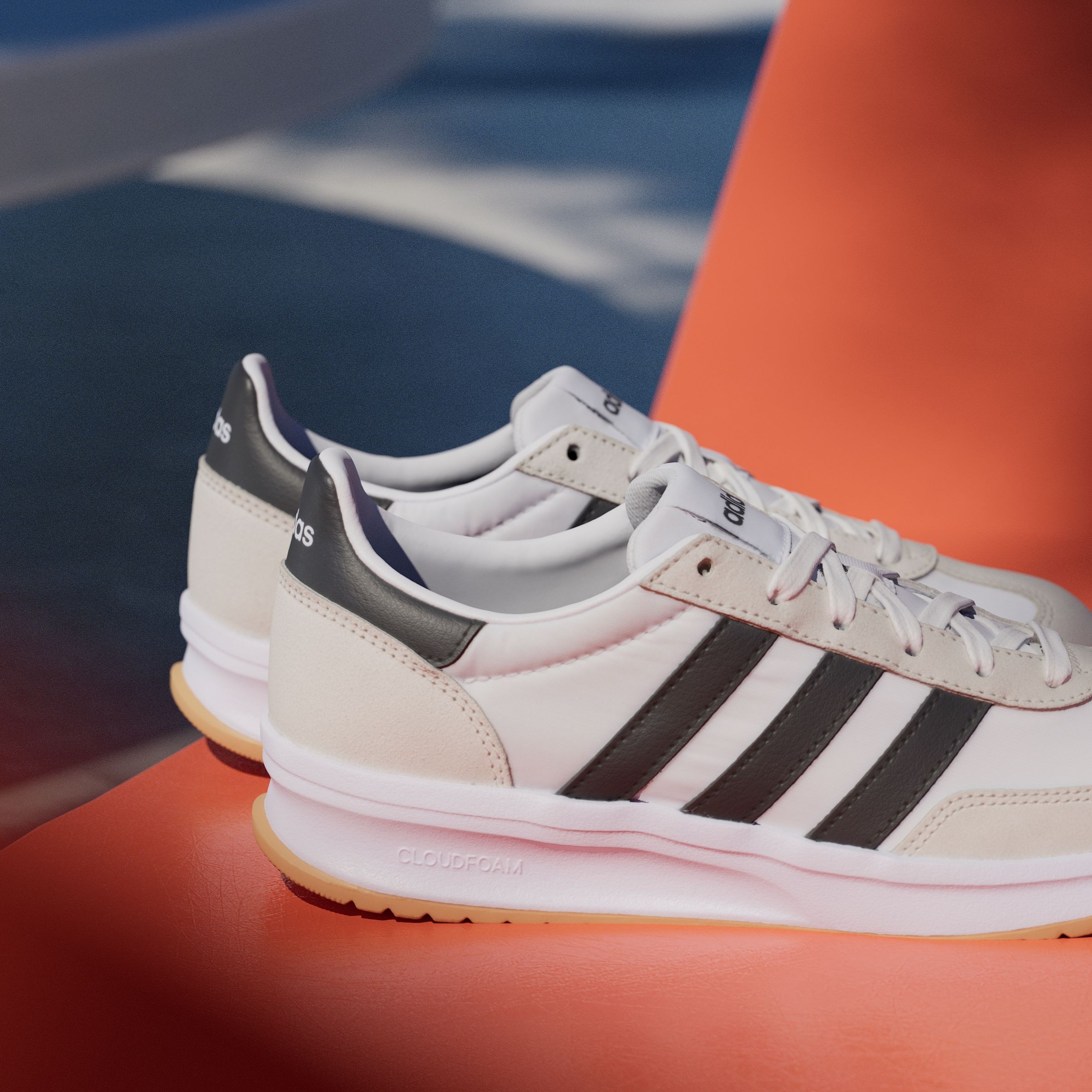 adidas Sportswear Sneaker »RUN 70S 2.0«, inspiriert vom Design des SL72