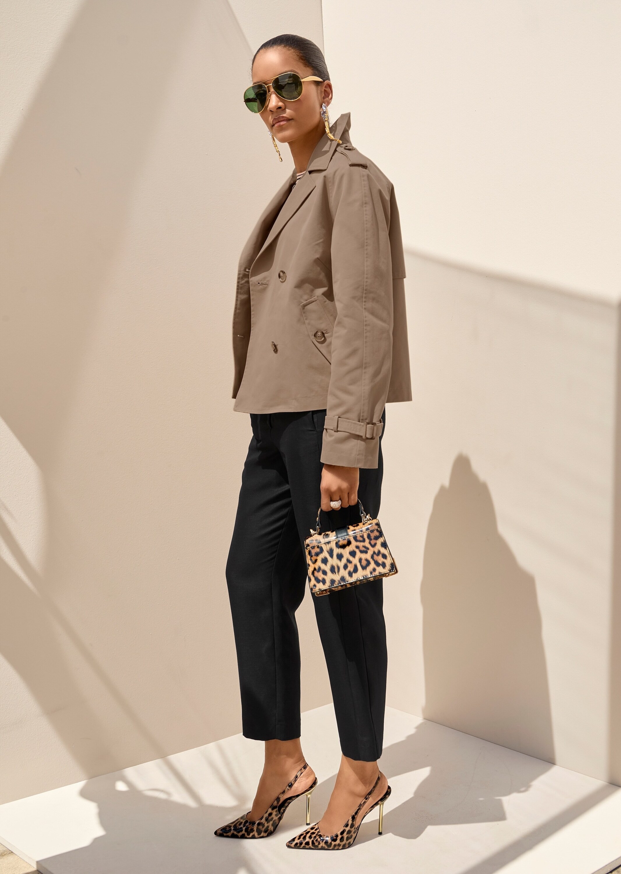 MADELEINE Kurzjacke »Trenchcoat Kurzjacke mit Reverskragen« Saumriegel