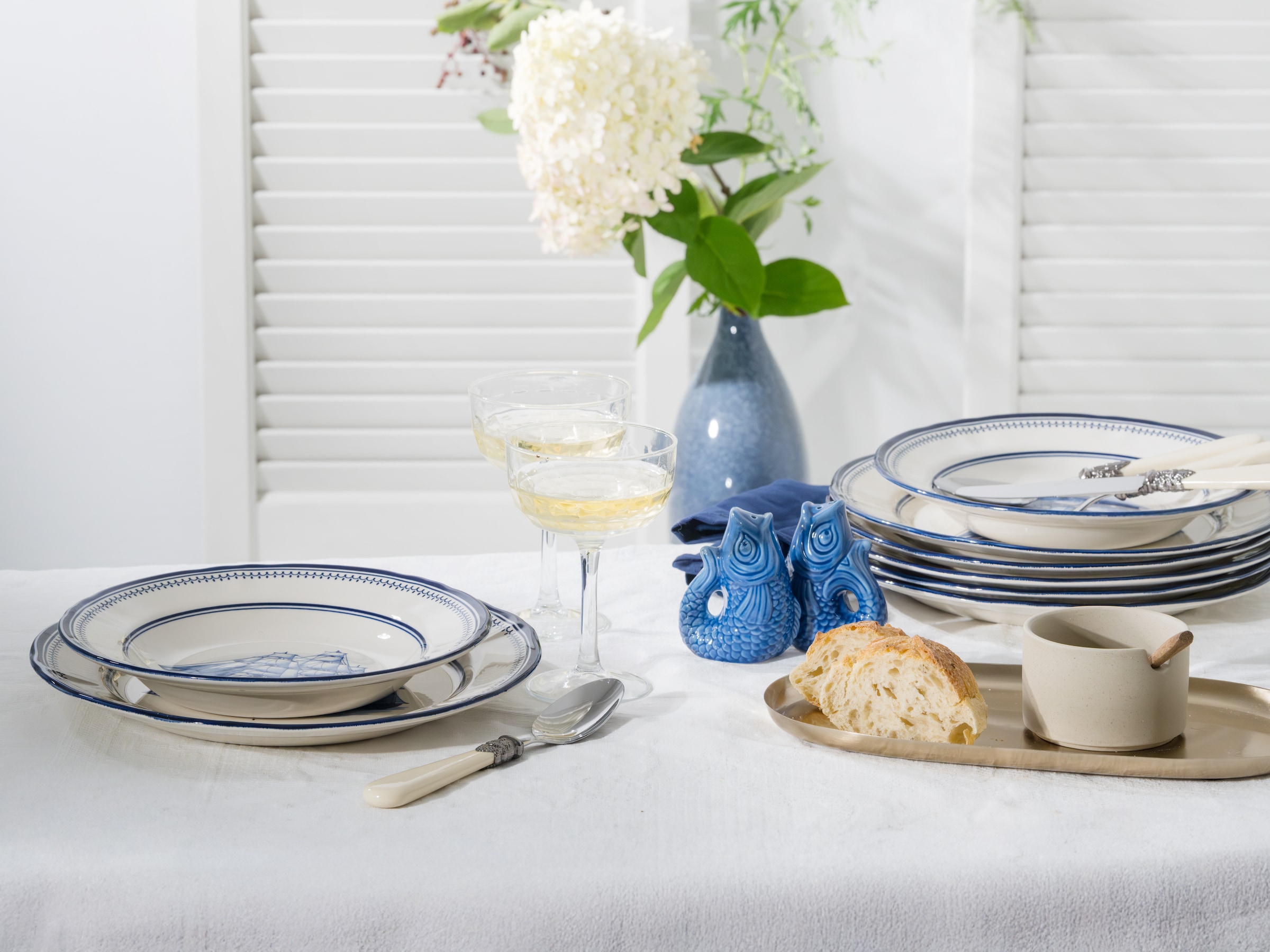 CreaTable Tafelservice »Segelschiff, Service 12-tlg.« Teller Set, Elegante Fahnenform, Schiffsdekor