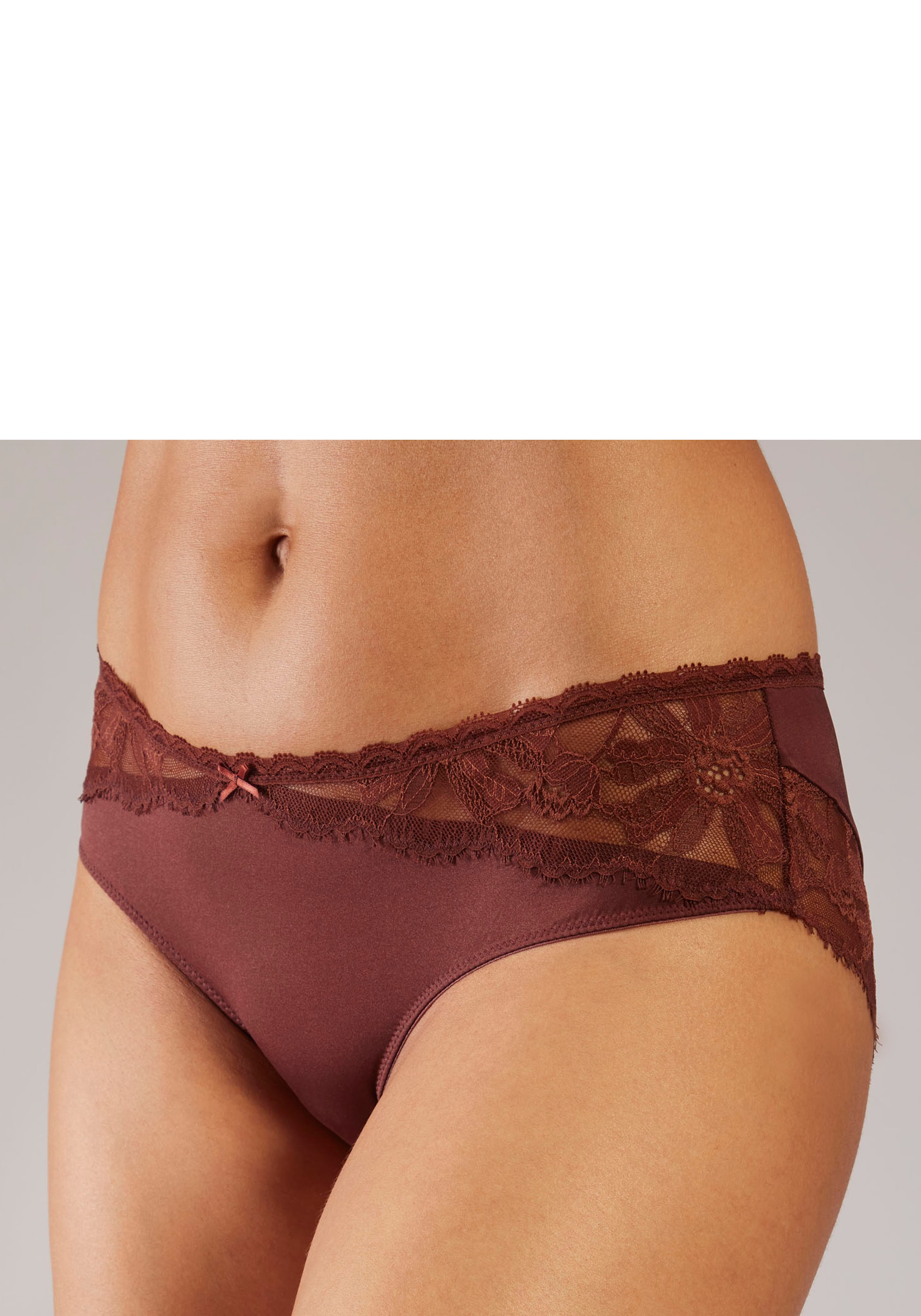 LASCANA Panty, mit seidigem Schimmer und edler Jacquardspitze