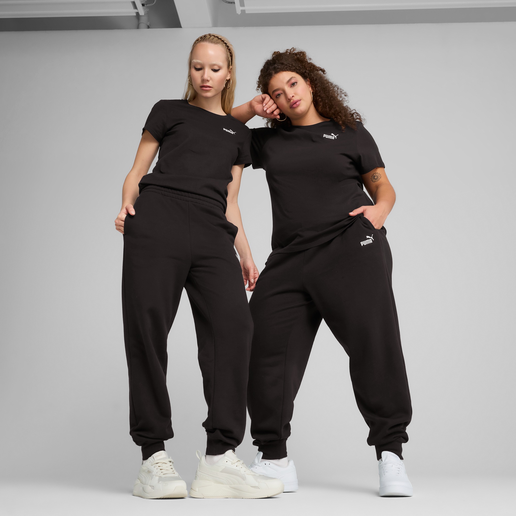 PUMA Trainingshose »ESS SMALL NO. 1 LOGO COMFORT HIGH-WAIST SWEATPANTS FL CL«
