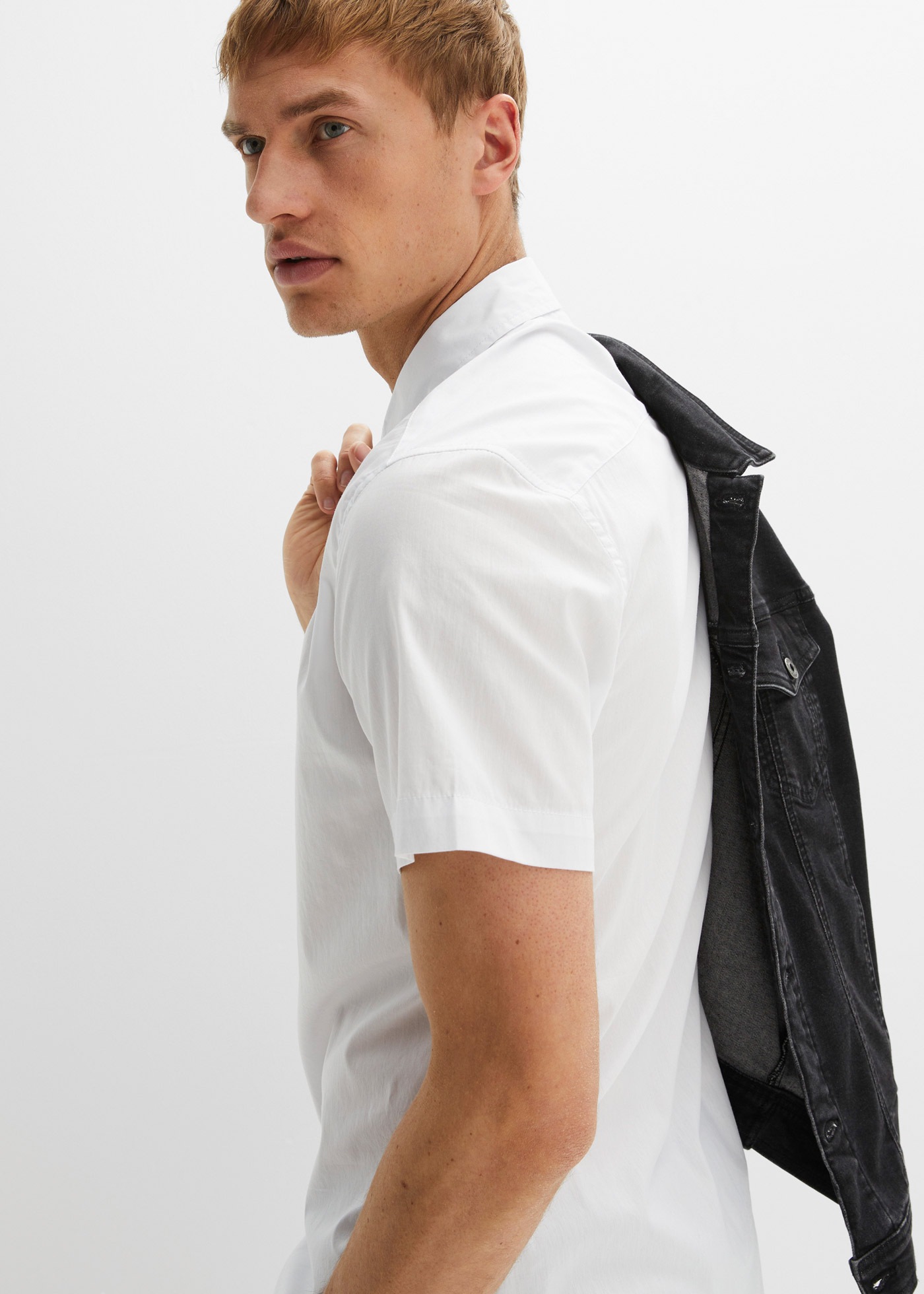 bonprix Kurzarmhemd Slim fit Passform, aus Baumwolle, Polyamid und Elasthan, unifarben