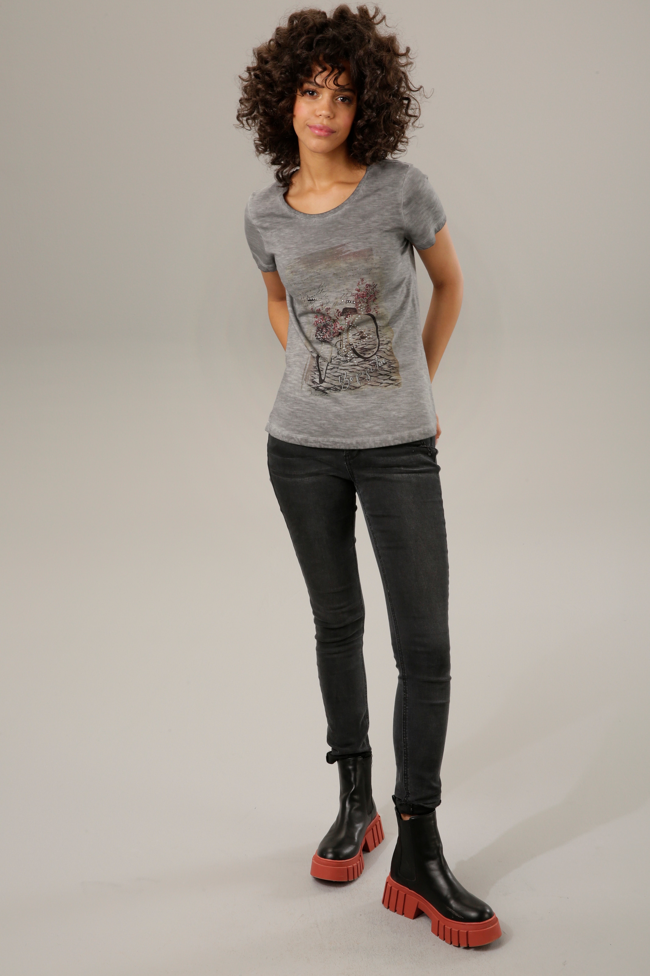 Shop Online verzierter Aniston im OTTO CASUAL T-Shirt, Glitzersteinchen Frontdruck mit