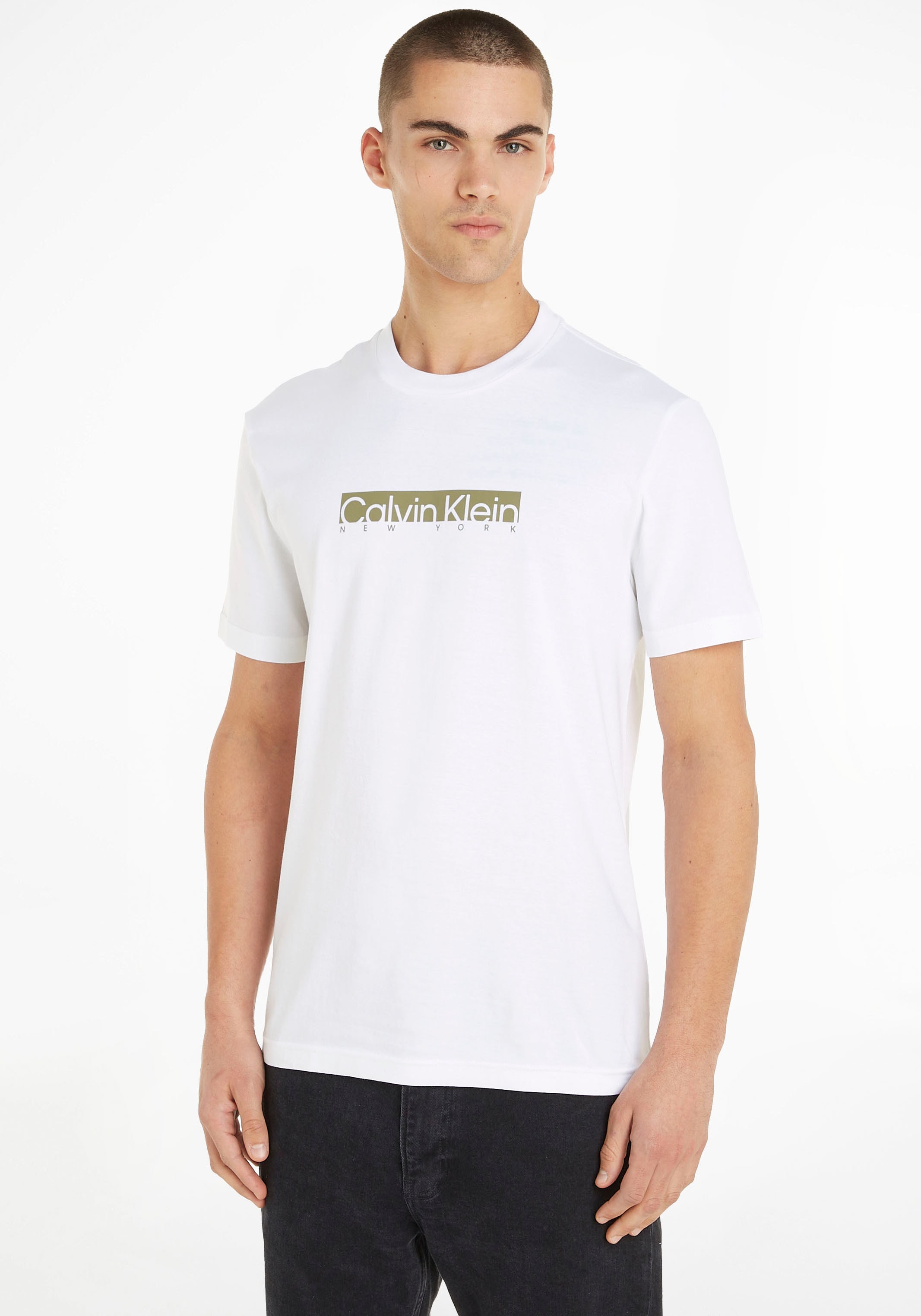 Calvin Klein Kurzarmshirt, der Calvin Klein mit Brust auf online bei OTTO kaufen Logo