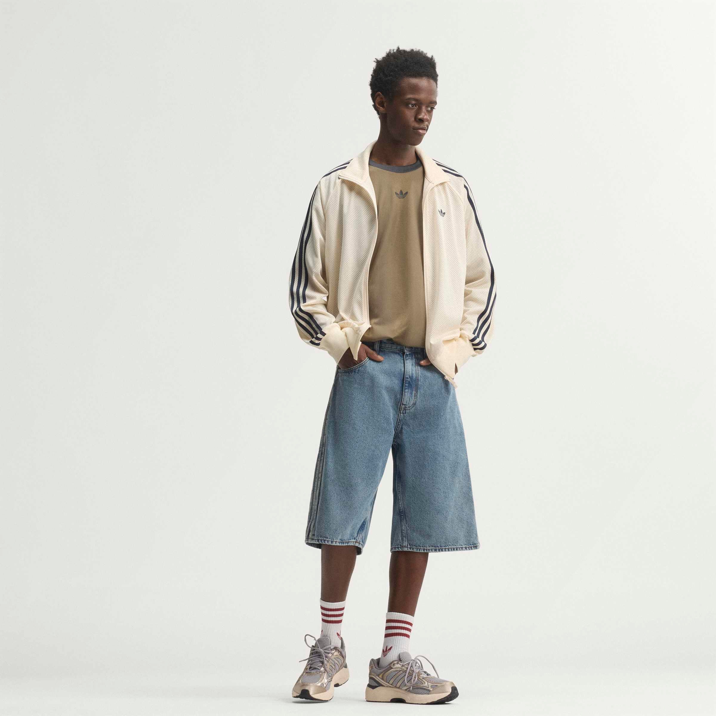 adidas Originals Jeansbermudas »FIREBIRD ADICOLOR DENIM-JORTS MITTELHOHER BUND BEIN GERADE GESCHNITTEN«