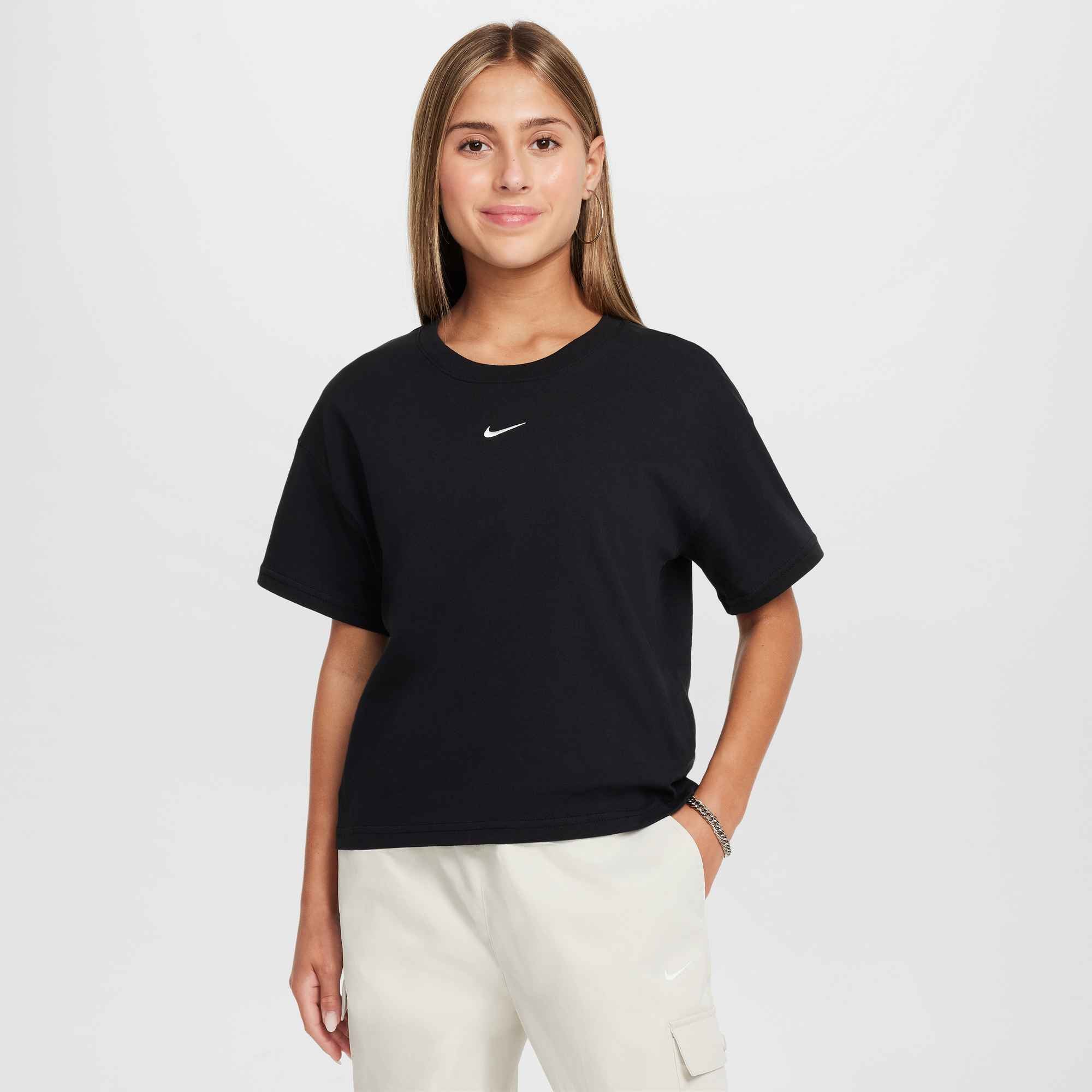 Nike Sportswear T-Shirt »G NSW TEE BOXY ESSNTL LBR« Kurzarm, mit Rundhalsausschnitt, aus Baumwoll-Jersey, normale Länge