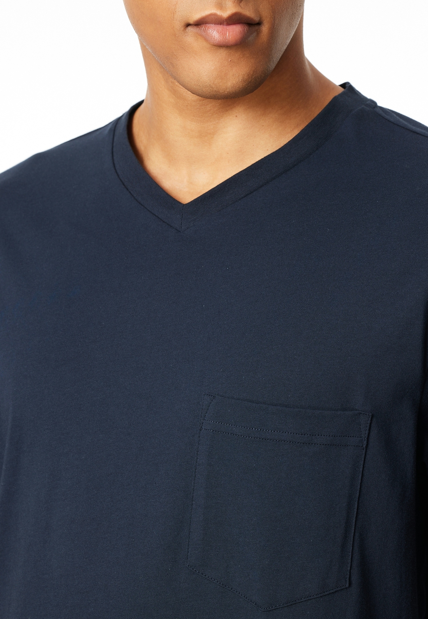 Schiesser Schlafanzug »Comfort Essentials« 2 tlg. mit V-Ausschnitt und aufgesetzter Brusttasche