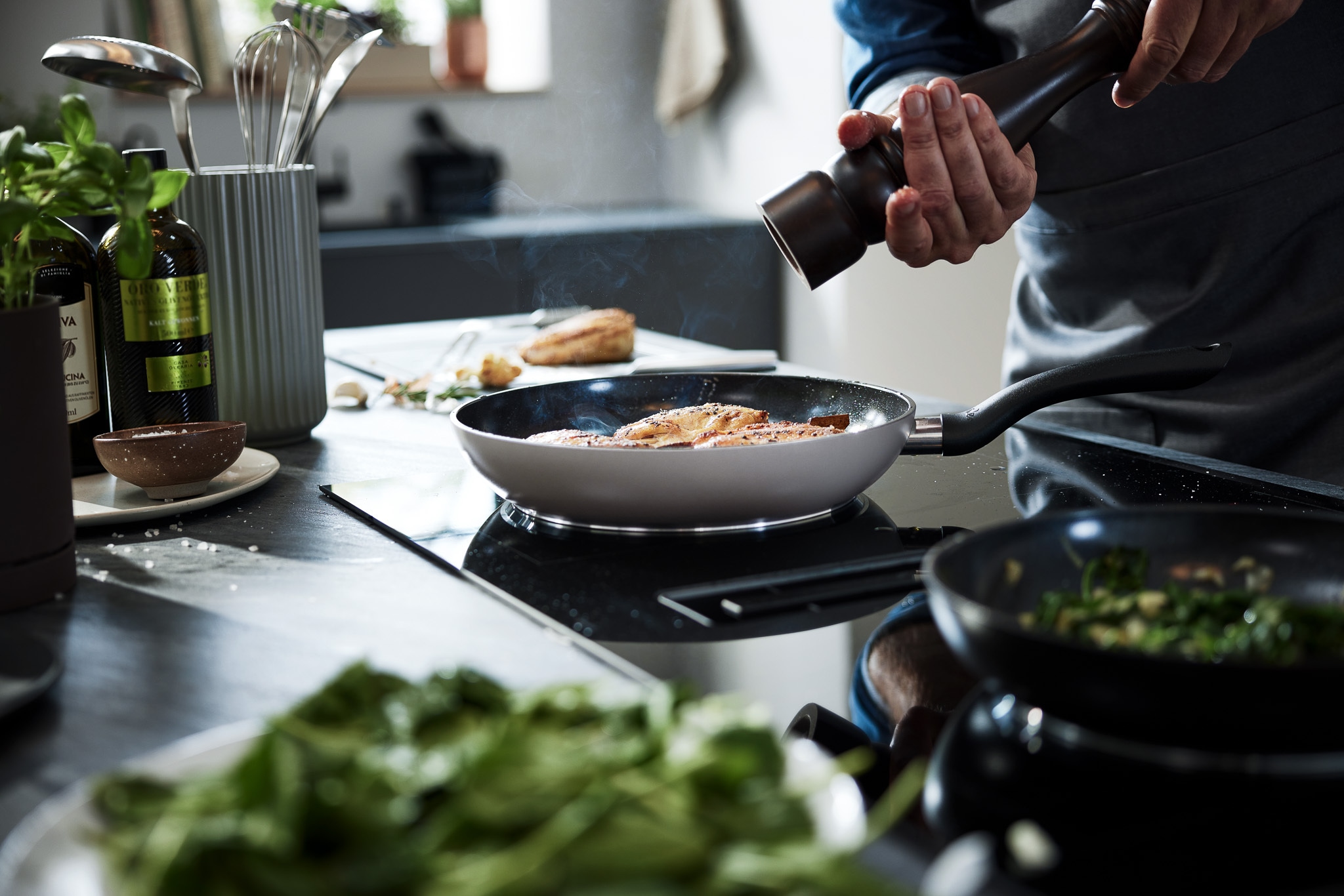 Fissler Pfannen-Set »Essential« Aluminium Set, je 1x Keramikpfanne 24 + 28 cm, 2 tlg. tlg. leicht zu reinigen, Made in Germany