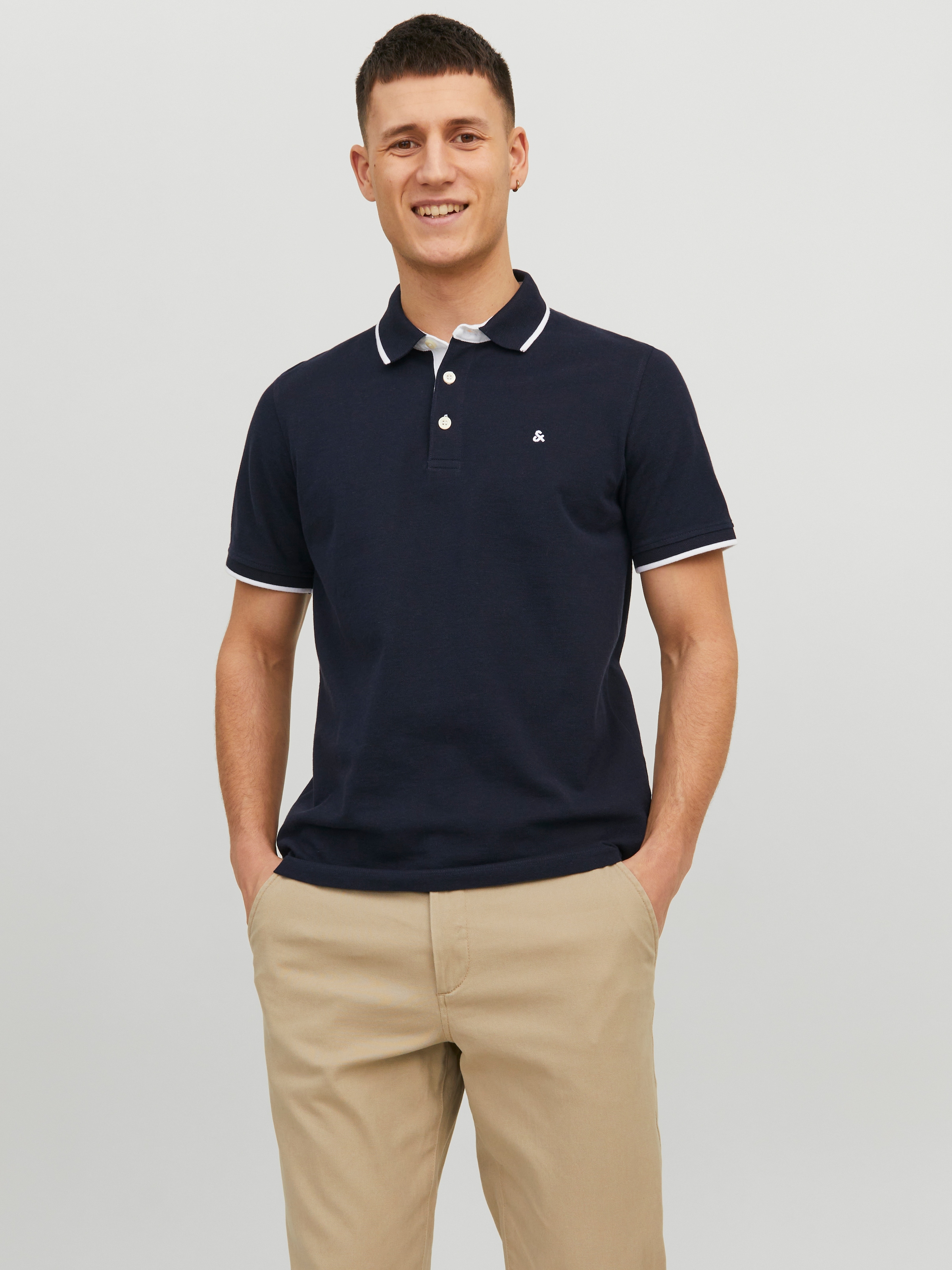 Jack & Jones Poloshirt »JJEPAULOS  Poloshirt mit klassischem Kragen und figurbetonter Form« Logostickerei, modisch, schmal, Baumwolle, Polokragen