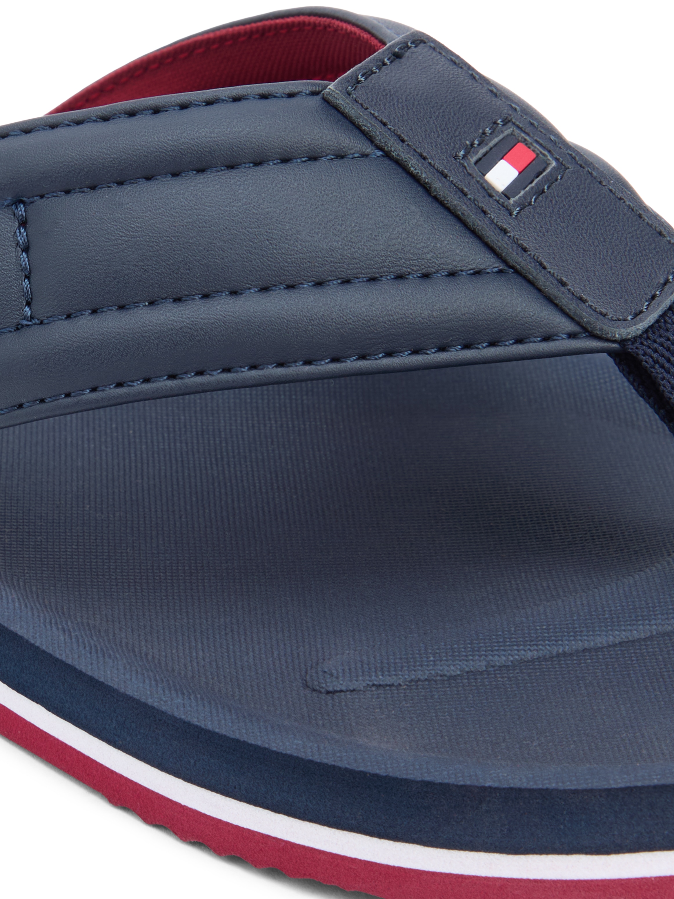 Tommy Hilfiger Zehentrenner »HILFIGER PADDED BEACH SANDAL«  Sommerschuh, Flats, Strandschuh mit Ziersteppung