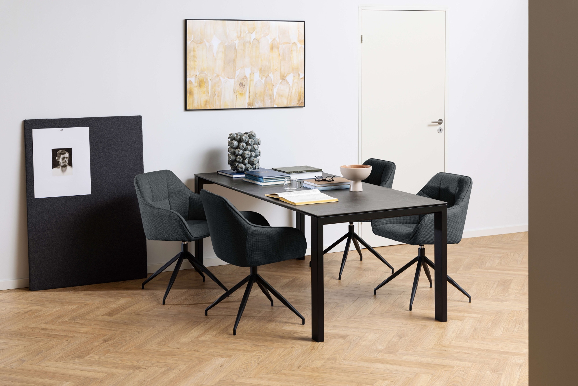 ACTONA GROUP Armlehnstuhl »Brenda Esszimmerstuhl, Polsterstuhl,«, Luxus-Microfaser, Drehfunktion, Armlehne, Stoff, Quadratnähten, schwarzen Metallbeinen