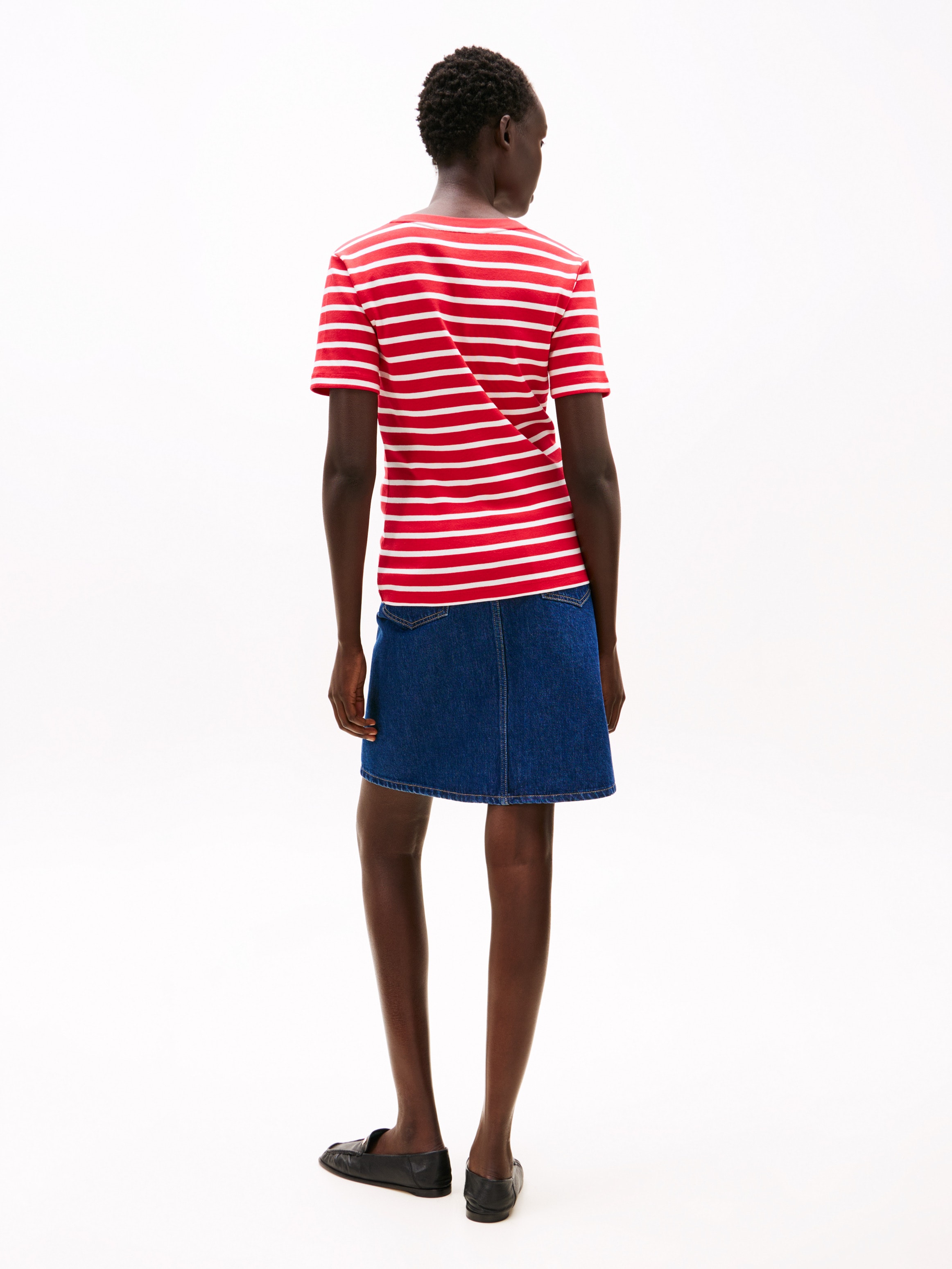 Tommy Hilfiger T-Shirt »SLIM CODY V-NK SS mit V-Ausschnitt und Streifen«, gestreift, casual, slim fit, Baumwolle, V-Ausschnitt