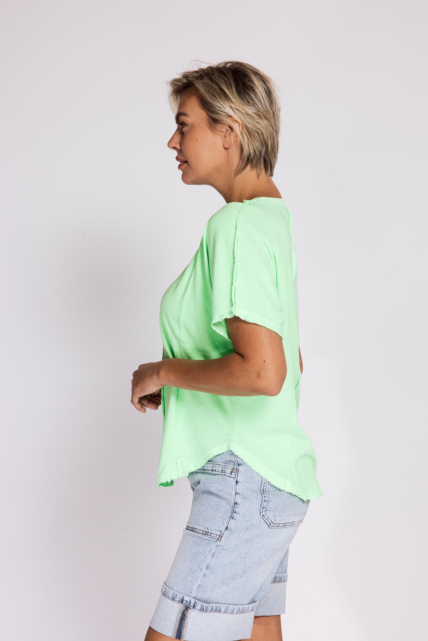 Zhrill Kurzarmshirt »RYA« normale Passform, Kurzarm, mit V-Ausschnitt, unifarben