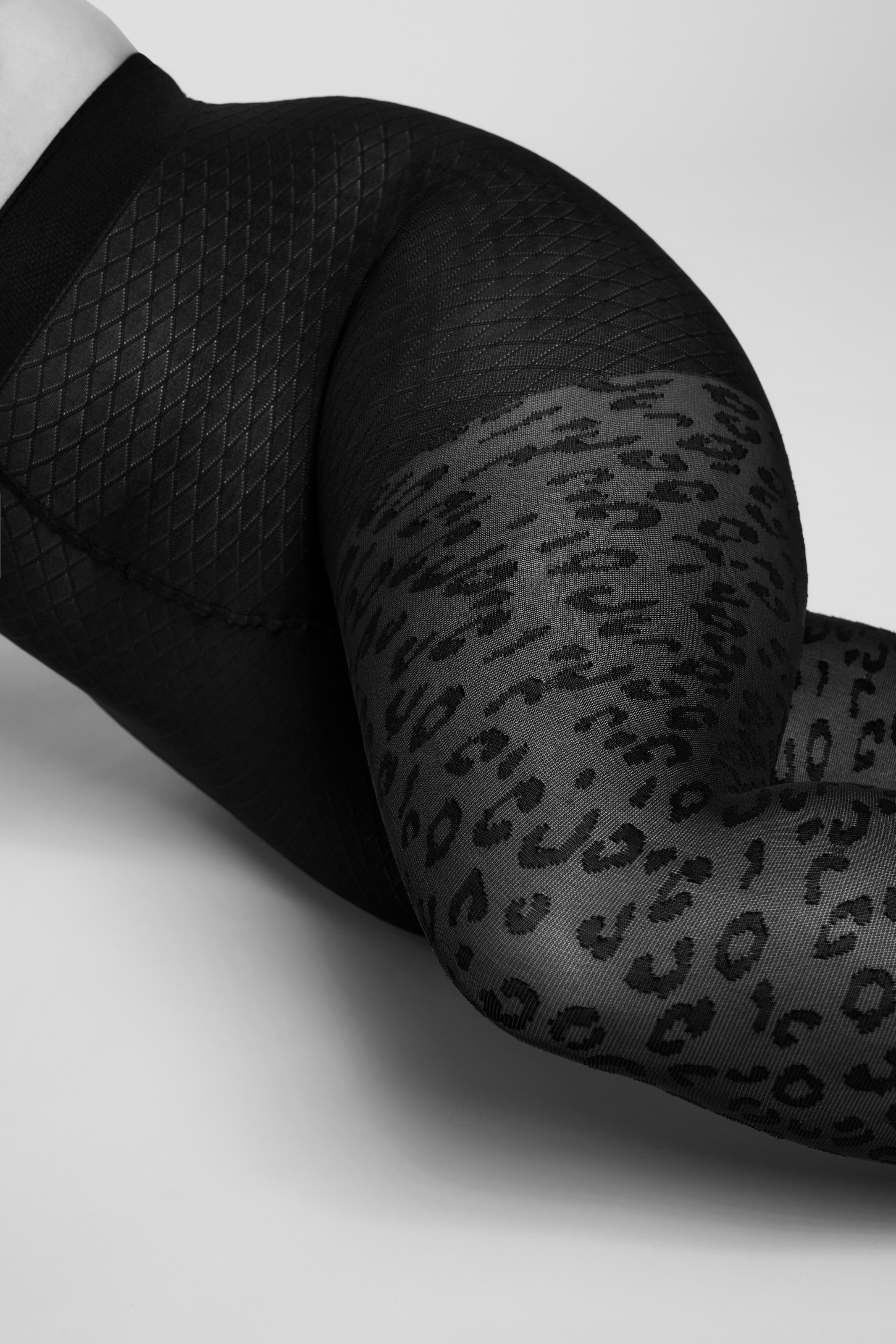 Camano Feinstrumpfhose »fine curvy«, (1 St.), mit dekorativem Musterabschluss