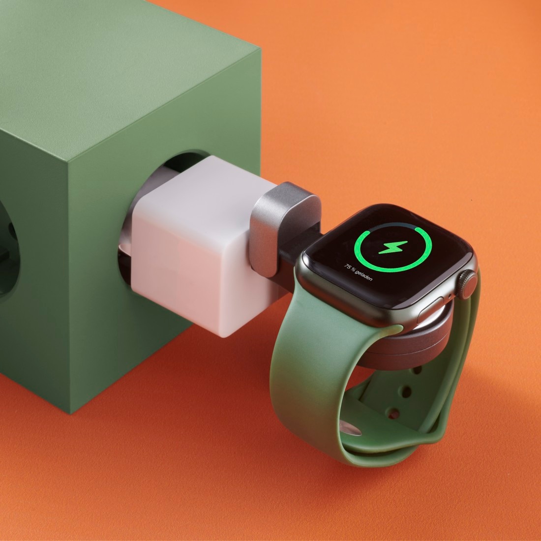 Hama USB-Ladegerät »Kabelloses Ladegerät für Apple Watch, mit USB-C Anschluss«, (1 St.), Wireless Charger, Magnetische Ausrichtung, Schnellladegerät