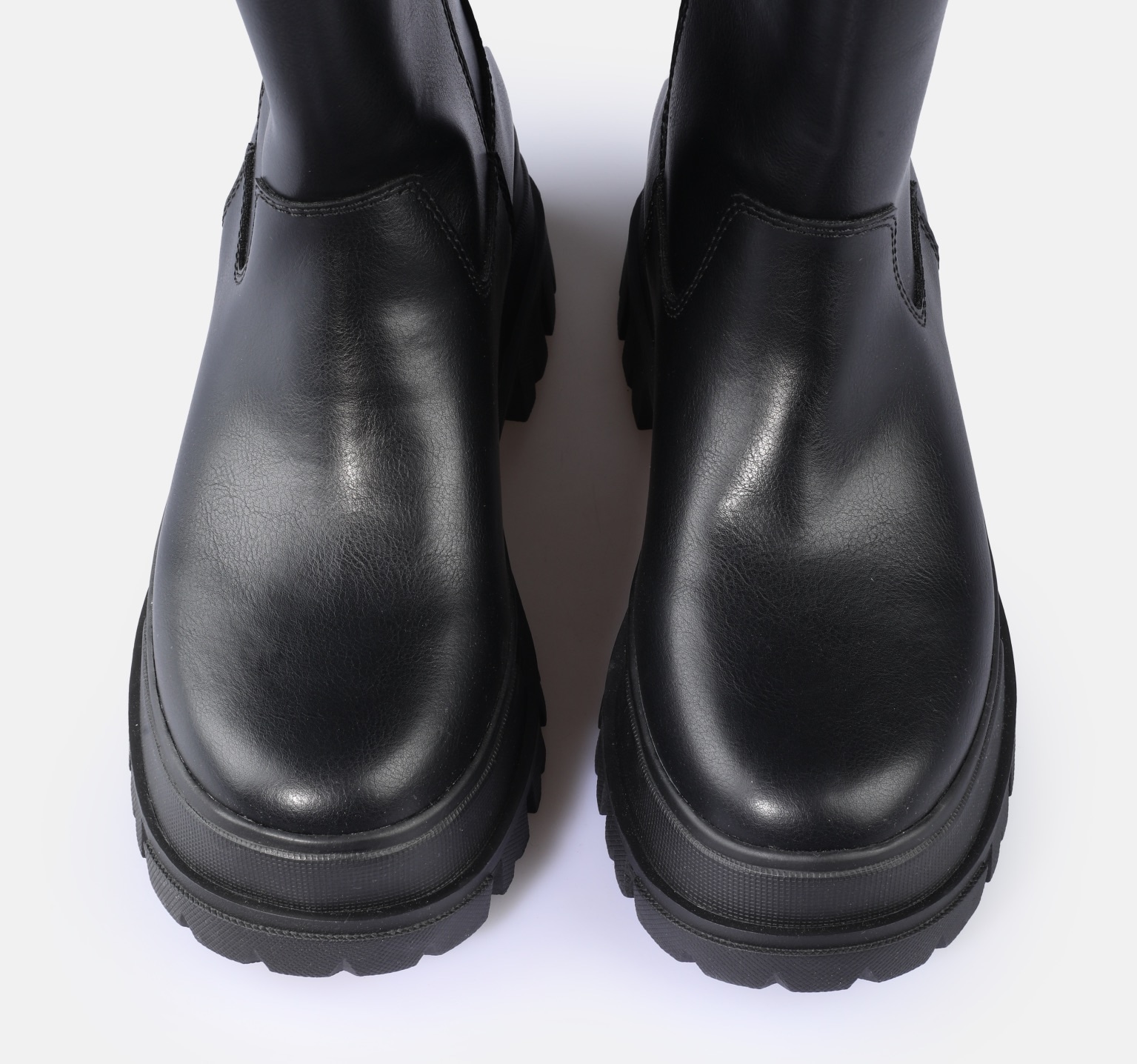Buffalo Plateaustiefel »ASPHA RIDING BOOT HI«, Langschaftstiefel, Reitstiefel, Stiefel zum Schlupfen