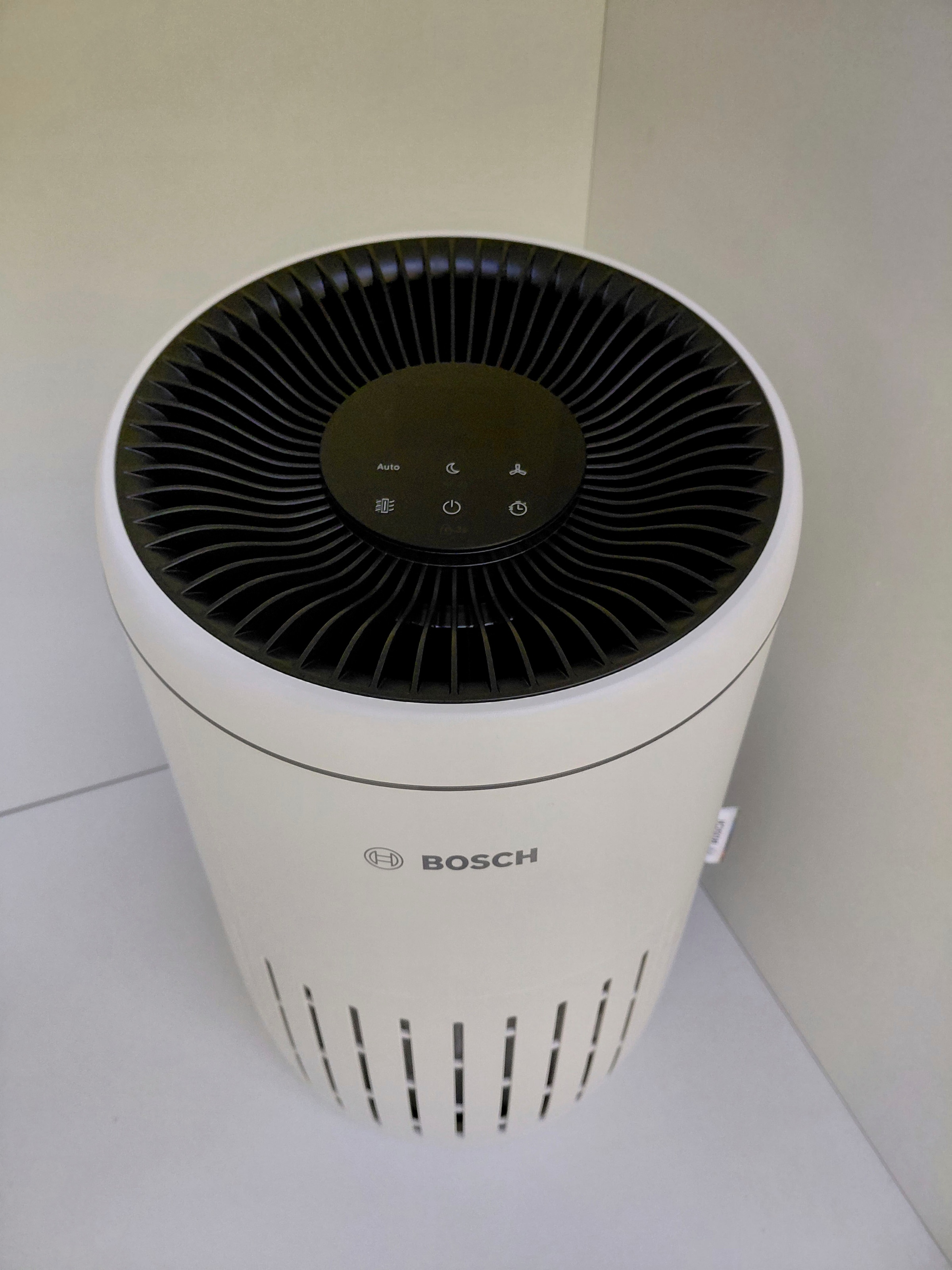 BOSCH Luftreiniger »Air 2000i, kompakt mit App-Steuerung« für 37 qm Räume mit 3-in-1 Luftfilter, Smart Sensor, Automatik-, Ruhemodus < 25 dB(A)