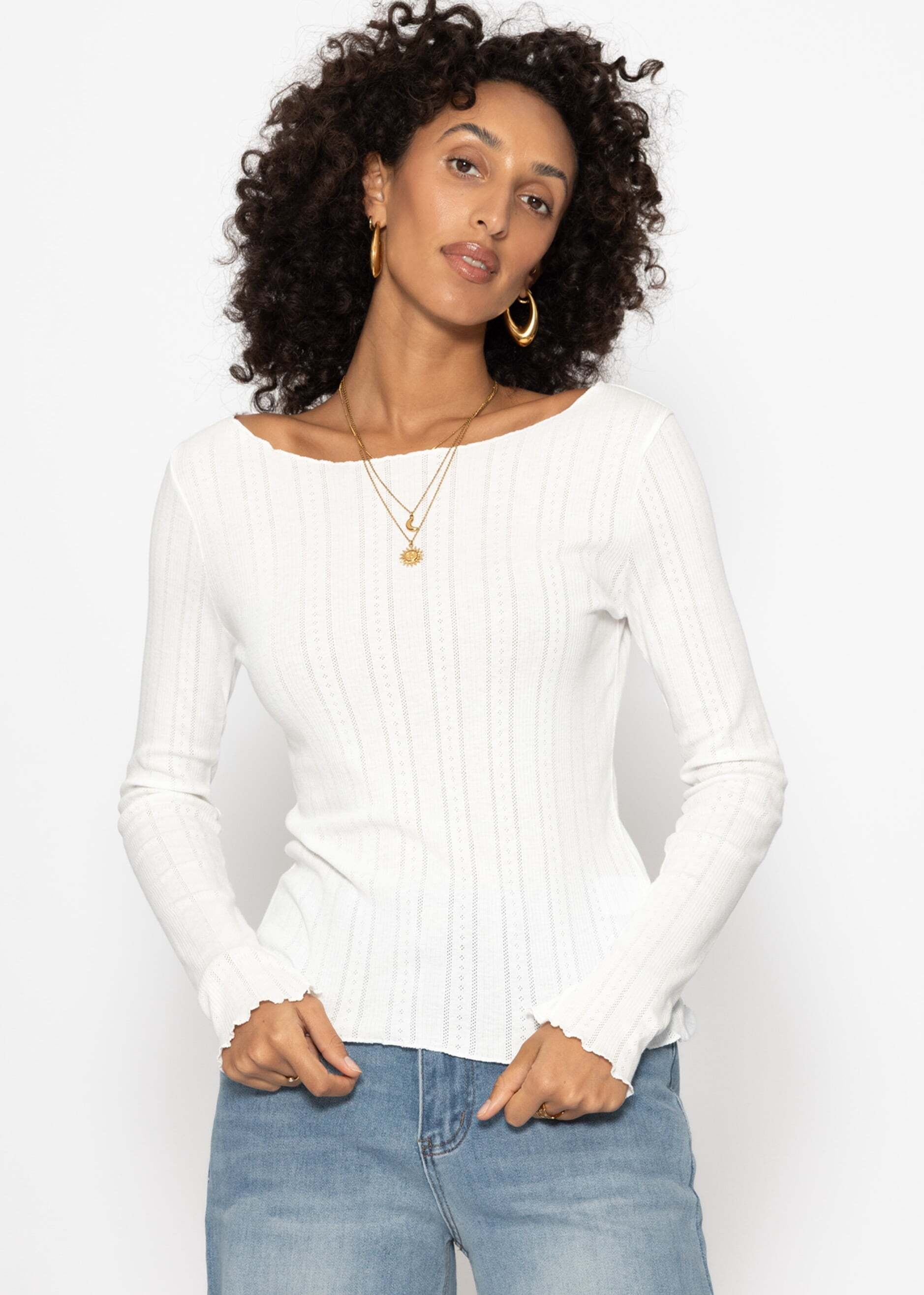 SASSYCLASSY Langarmshirt »Pointelle Langarmshirt« Feminines Top mit Lochmuster, gewelltem Saum und U-Boot Ausschnitt