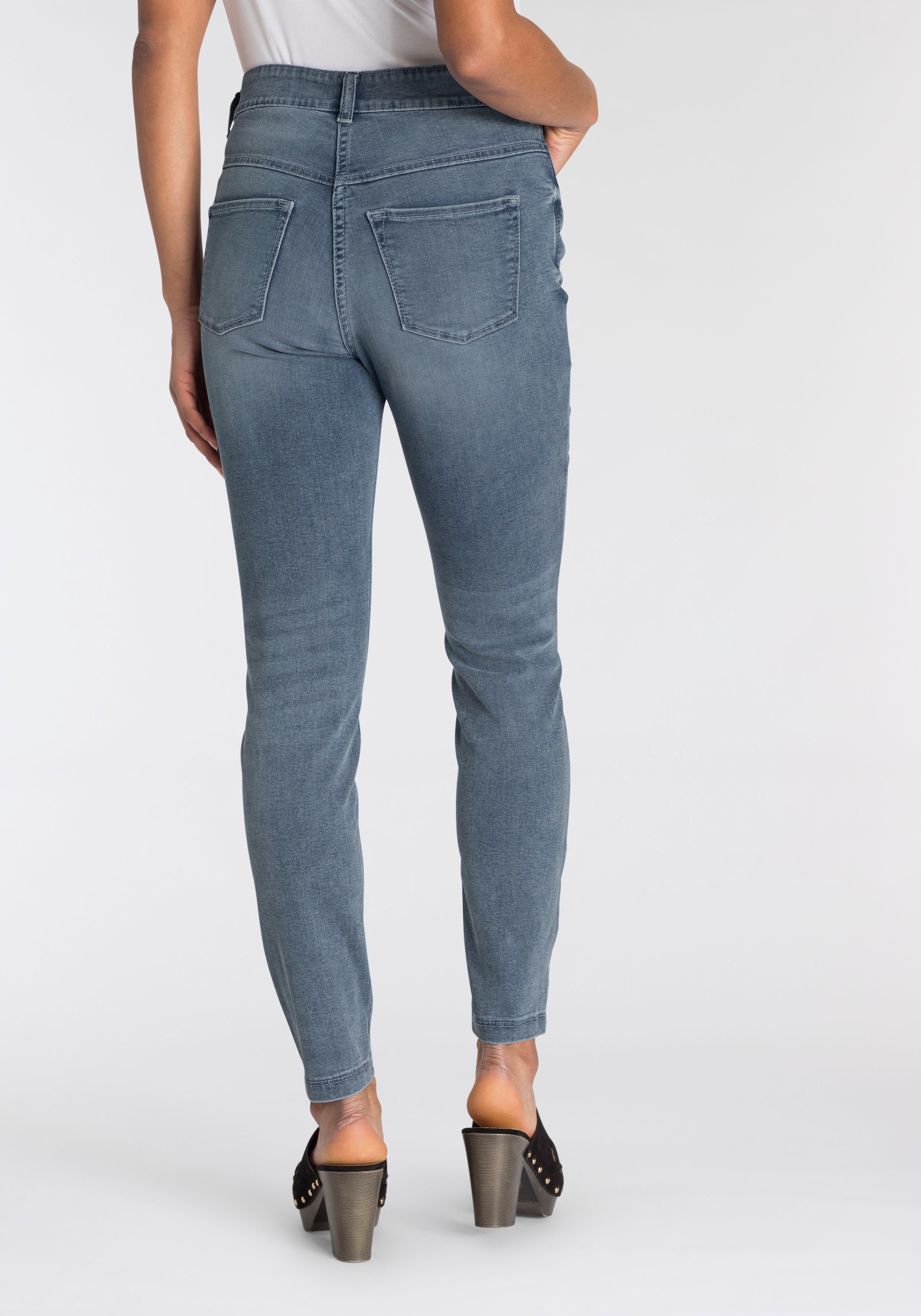 Qualität Tag »Hiperstretch-Skinny«, Power-Stretch ganzen bequem bei OTTOversand den MAC Skinny-fit-Jeans sitzt