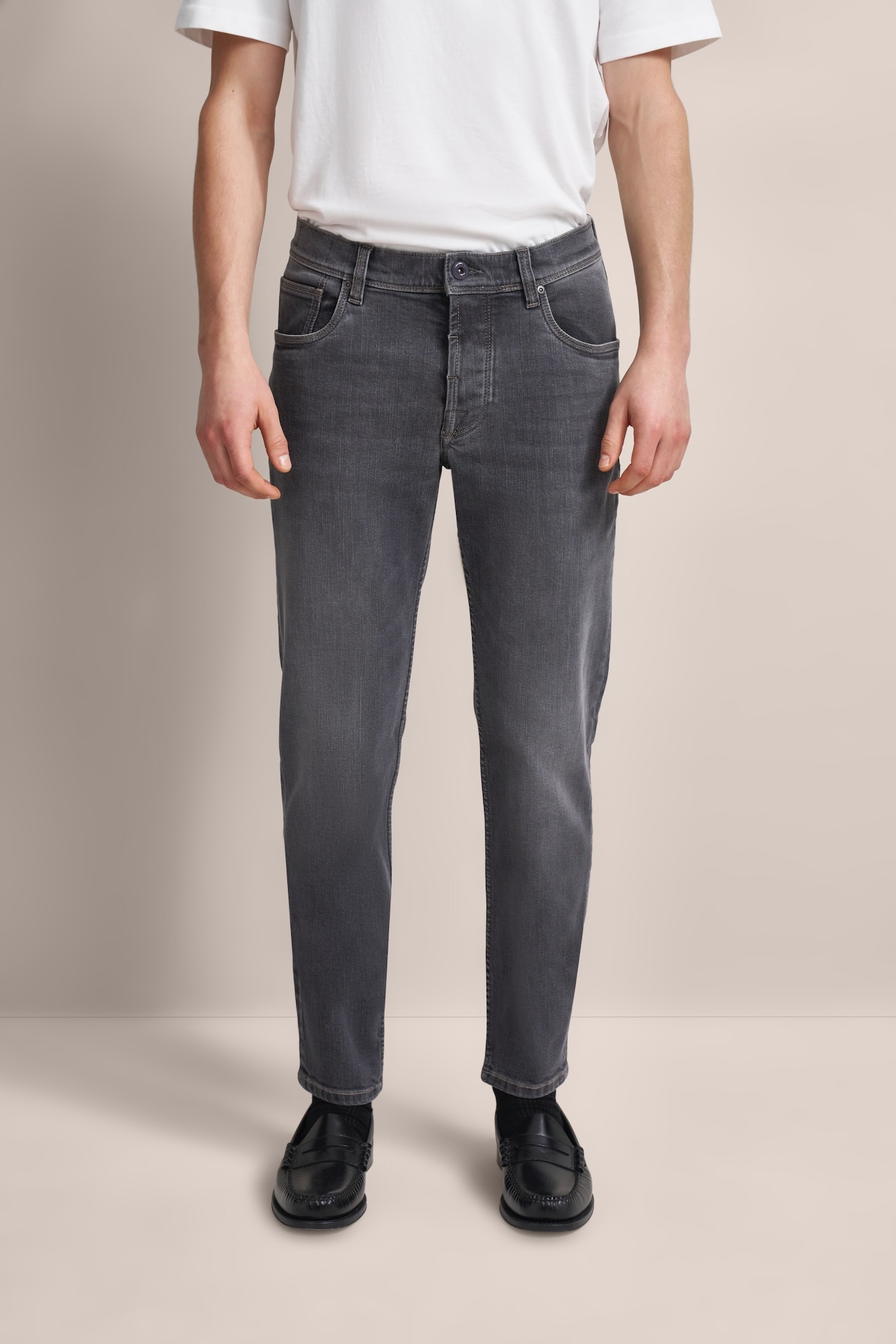 Bugatti Herren 5-Pocket-Jeans mit dezenter Waschung in grau, Größe 38