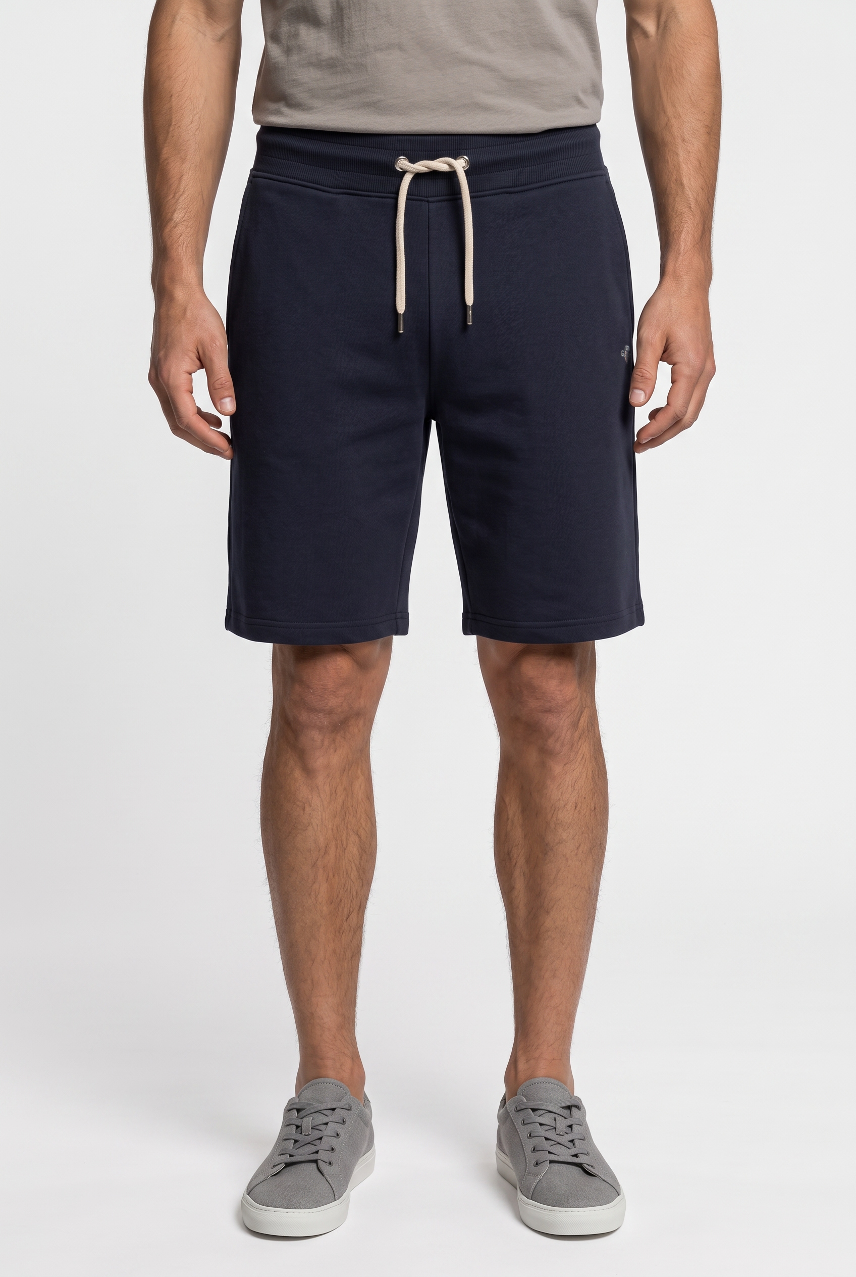 Gant Sweatshorts »REG SHIELD SWEAT SHORTS«  mit einer kleinen Logostickerei unter der Eingriffstasche