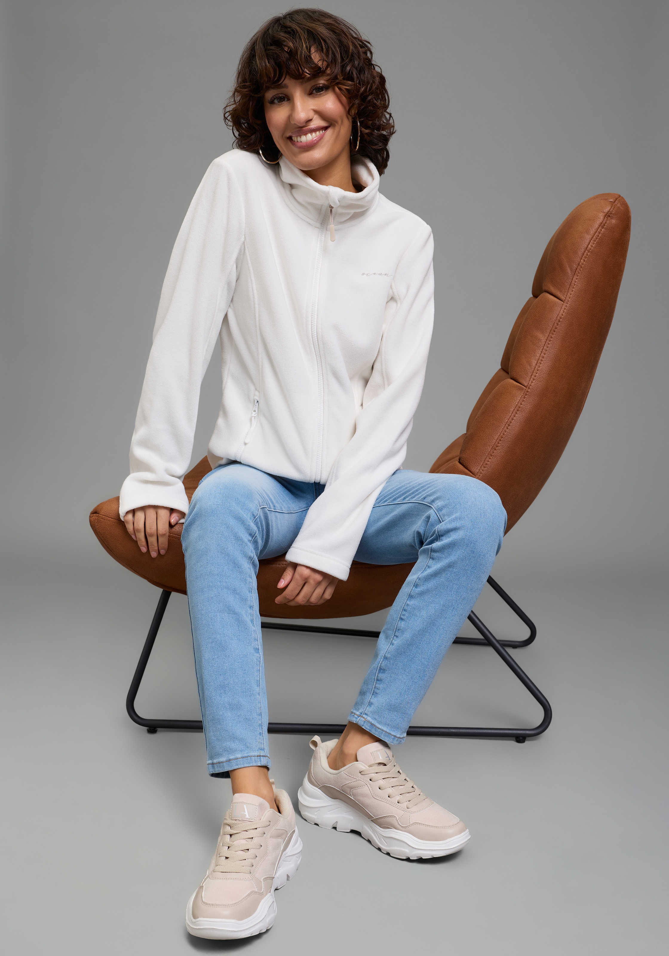 Ocean Sportswear Fleecejacke aus weichem Fleece-Material, unifarben, mit Logostickerei