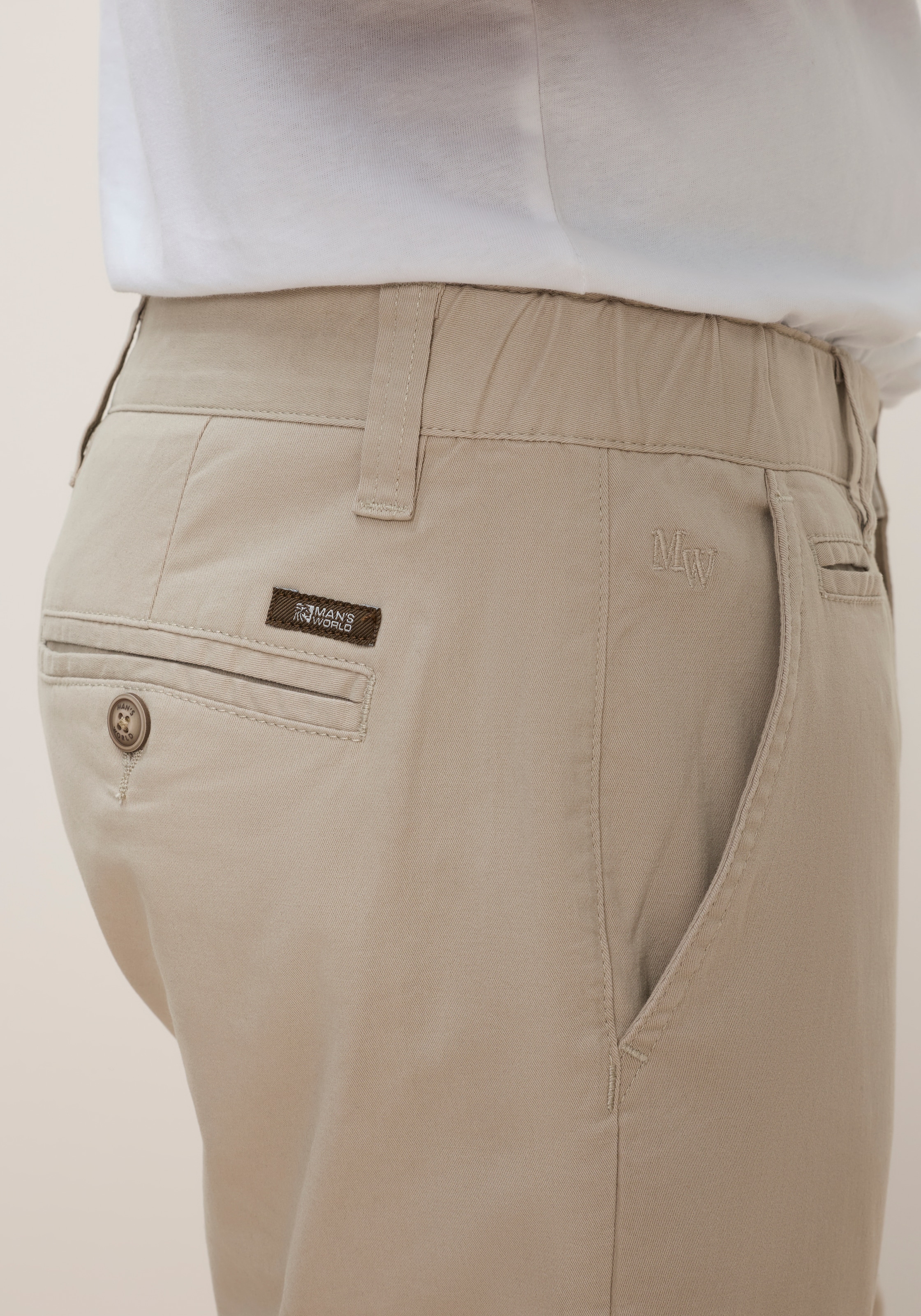 Man's World Chinohose »"Classic Fit" mit verdecktem Dehnbund«  Das Must-have der Saison: Klassische Chino, angesagte Farben