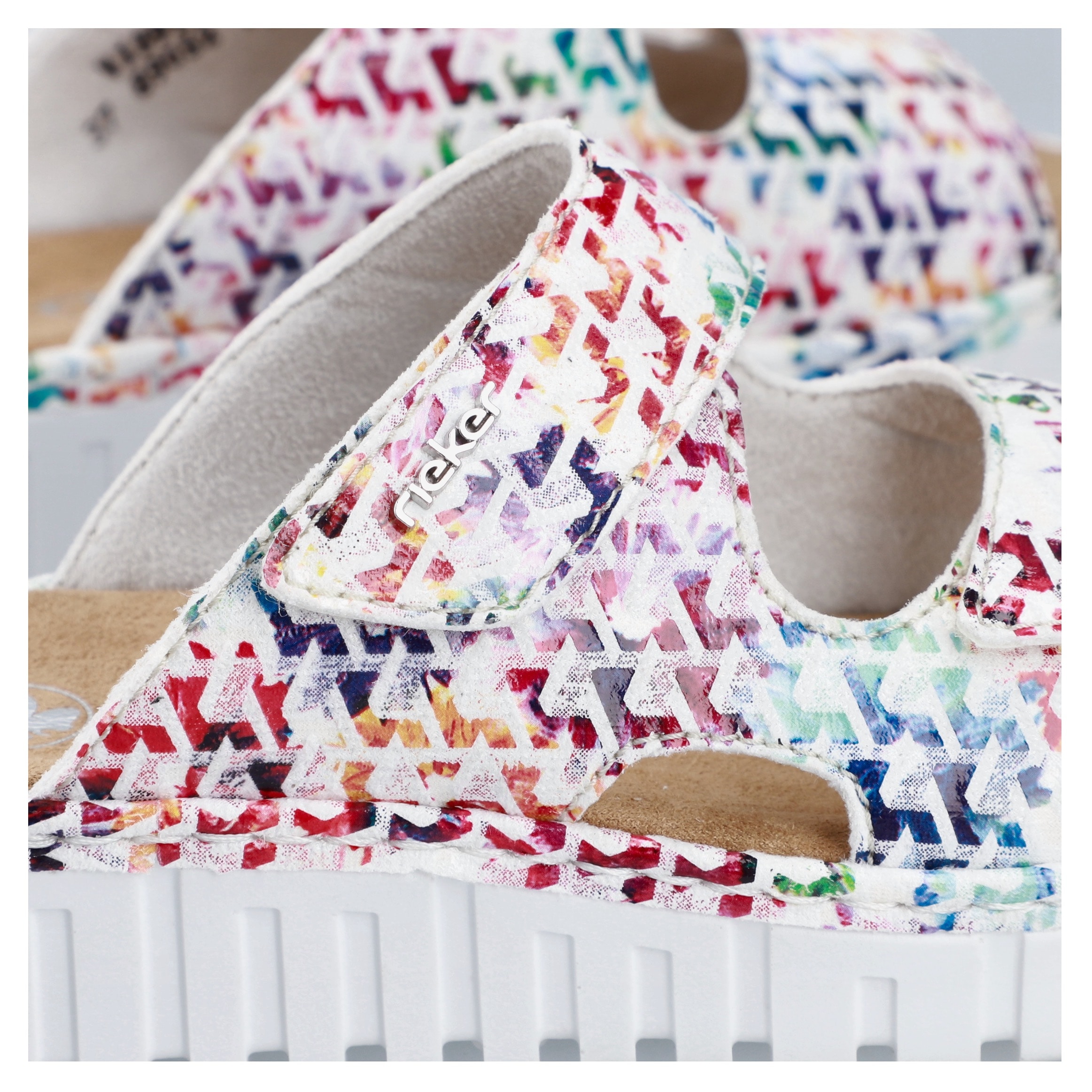 Rieker Pantolette, Sommerschuh, Schlappen, Hausschuh mit modischer Plateausohle