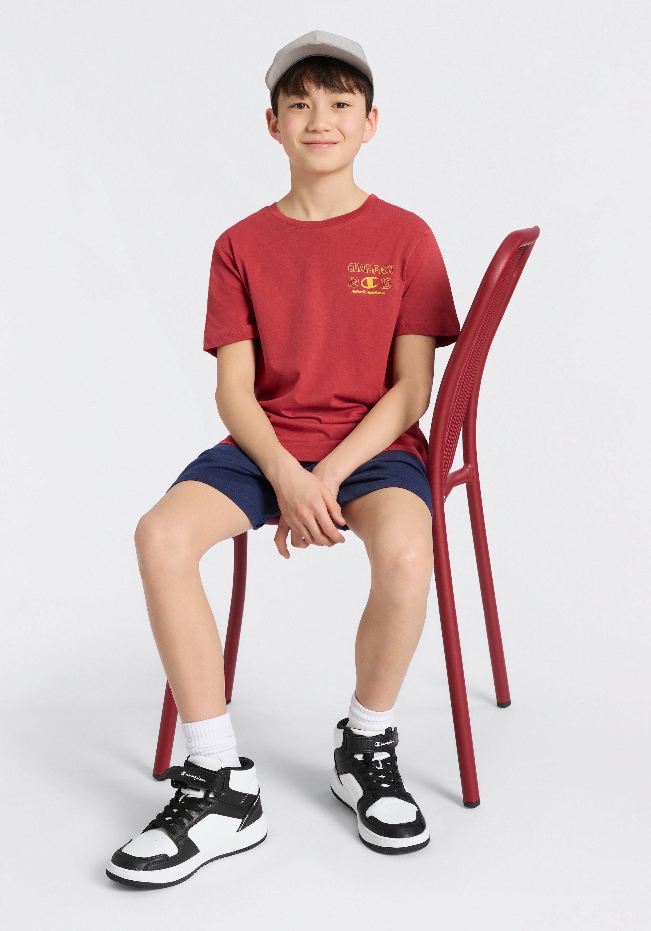 Champion T-Shirt & Shorts »Graphic T-Shirt and Shorts Set« 2 tlg. für sportliche Aktivitäten, leichtes Tragegefühl