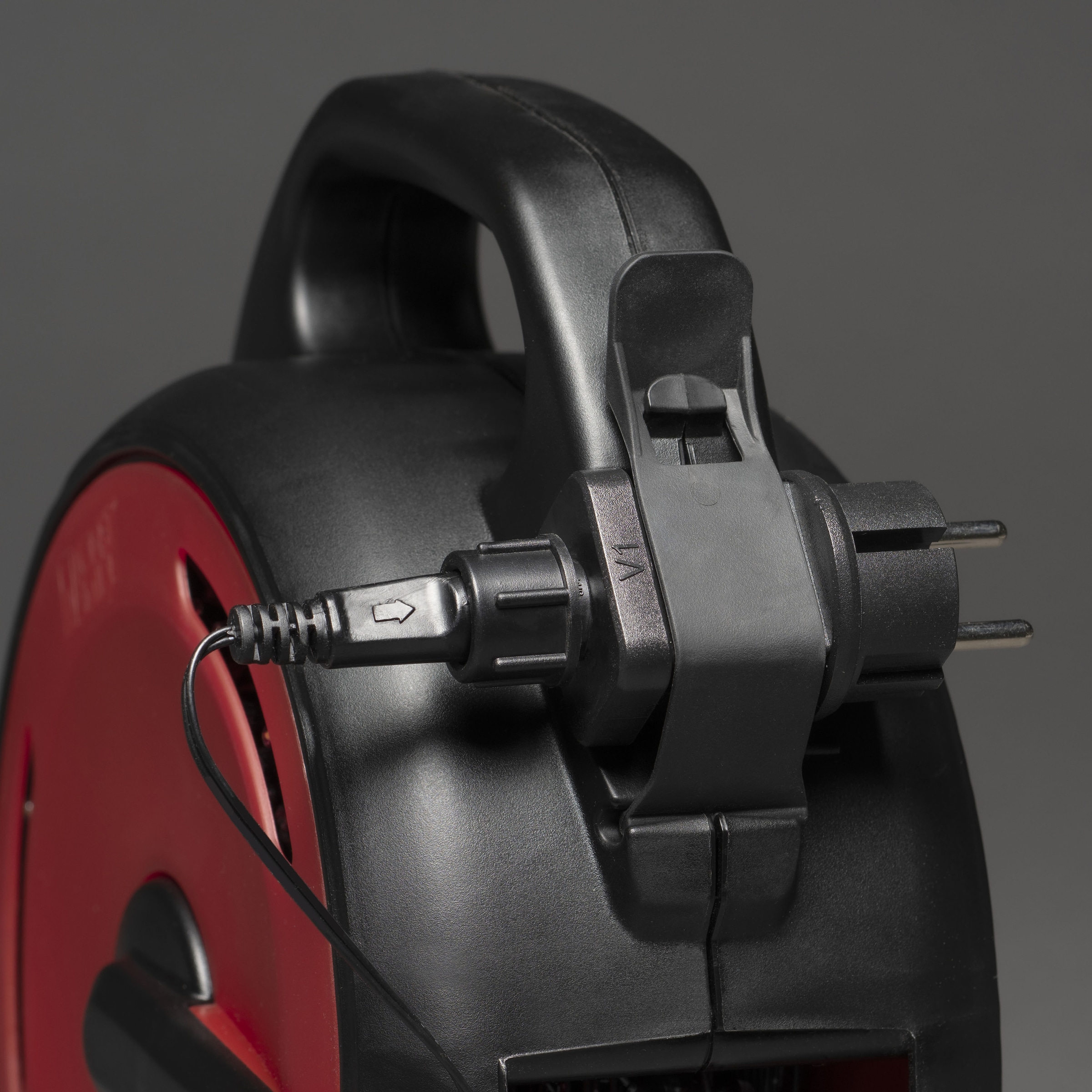 KONSTSMIDE LED-Lichterkette »Weihnachtsdeko aussen« 600 Stk.-flammig Micro LEDs mit Kabelaufroller, schwarz-rot, 600 warm weiße Dioden