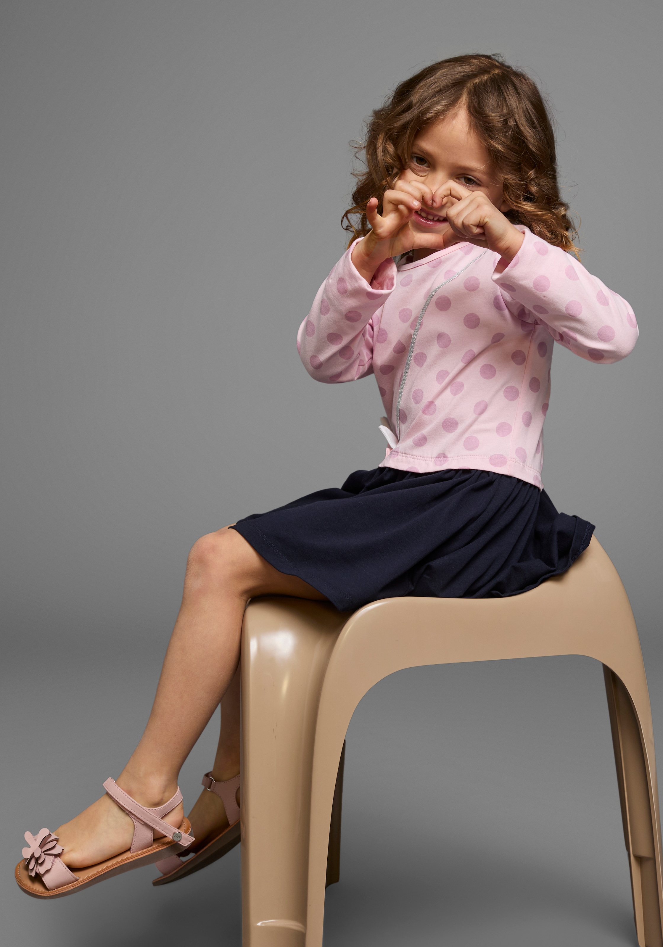 KIDSWORLD Jerseykleid »für kleine Mädchen«, ideal für festliche Anlässe, kniefreie Länge