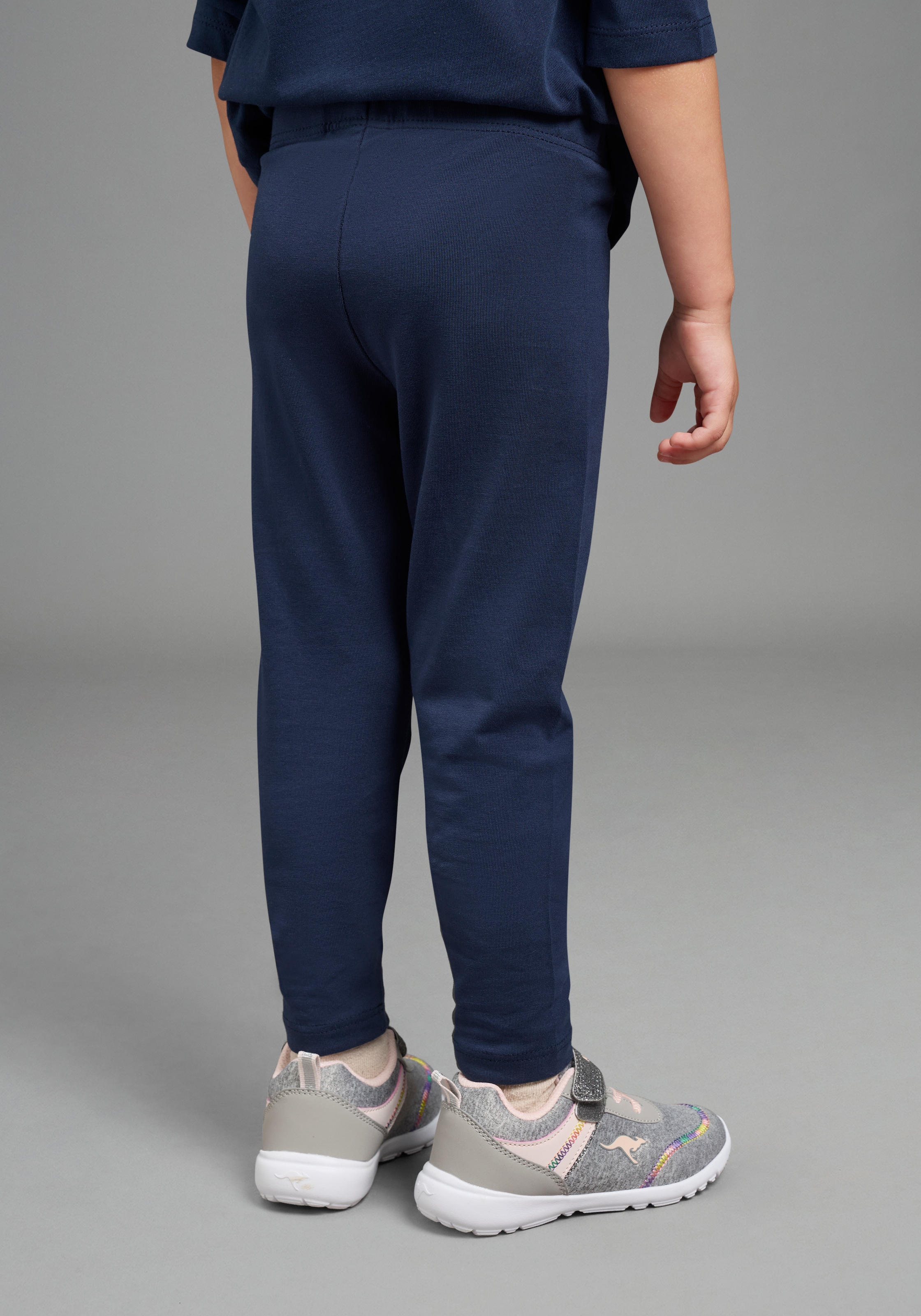 KIDSWORLD Leggings »Süße Leggings mit Sternenapplikation«  extra-eng geschnittene Slim Fit Form, mit innenliegendem Gummizug