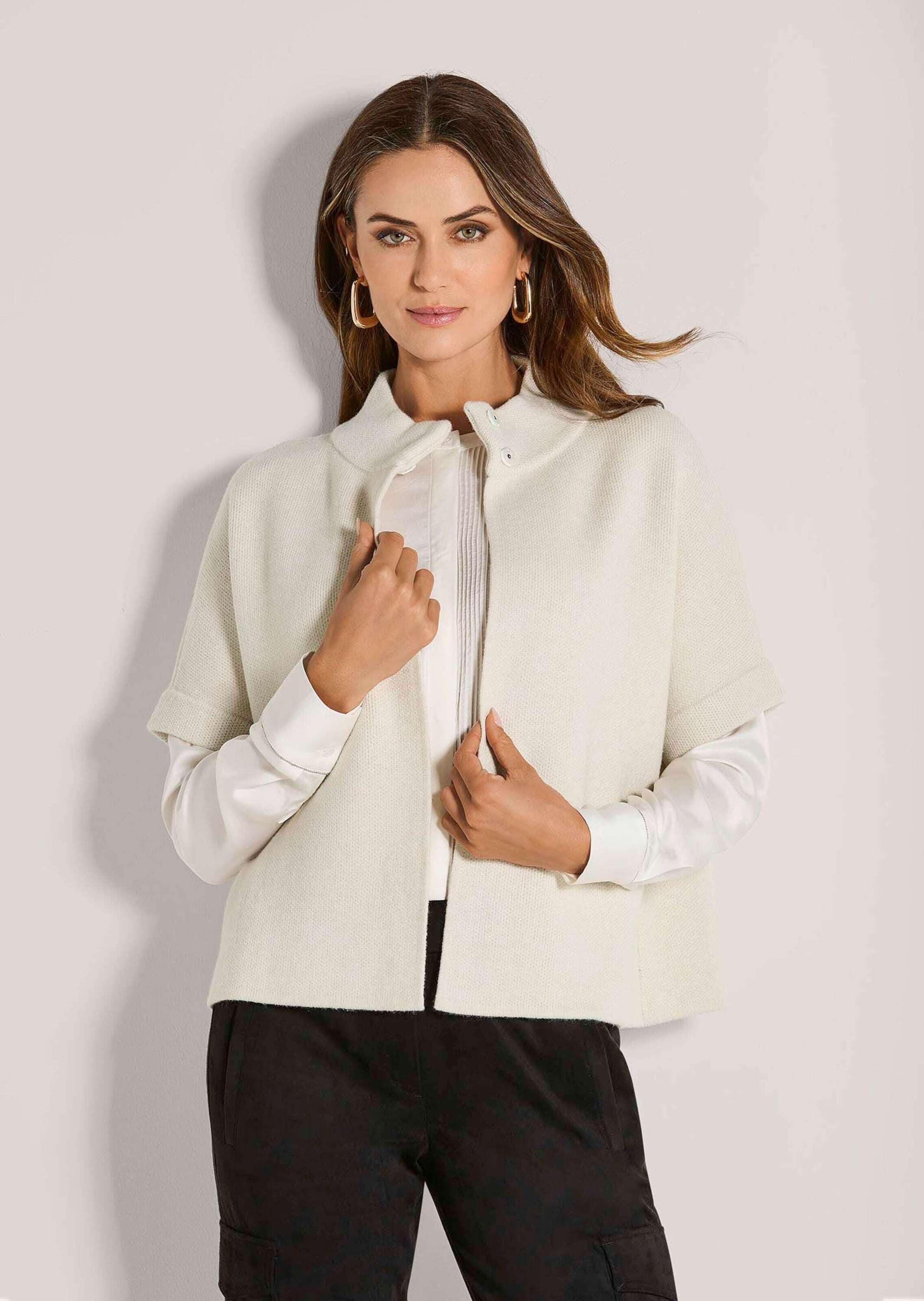 MADELEINE Strickjacke »Strickcape Moderne Strickjacke im Cape-Design« Wertvoller Milano-Strick